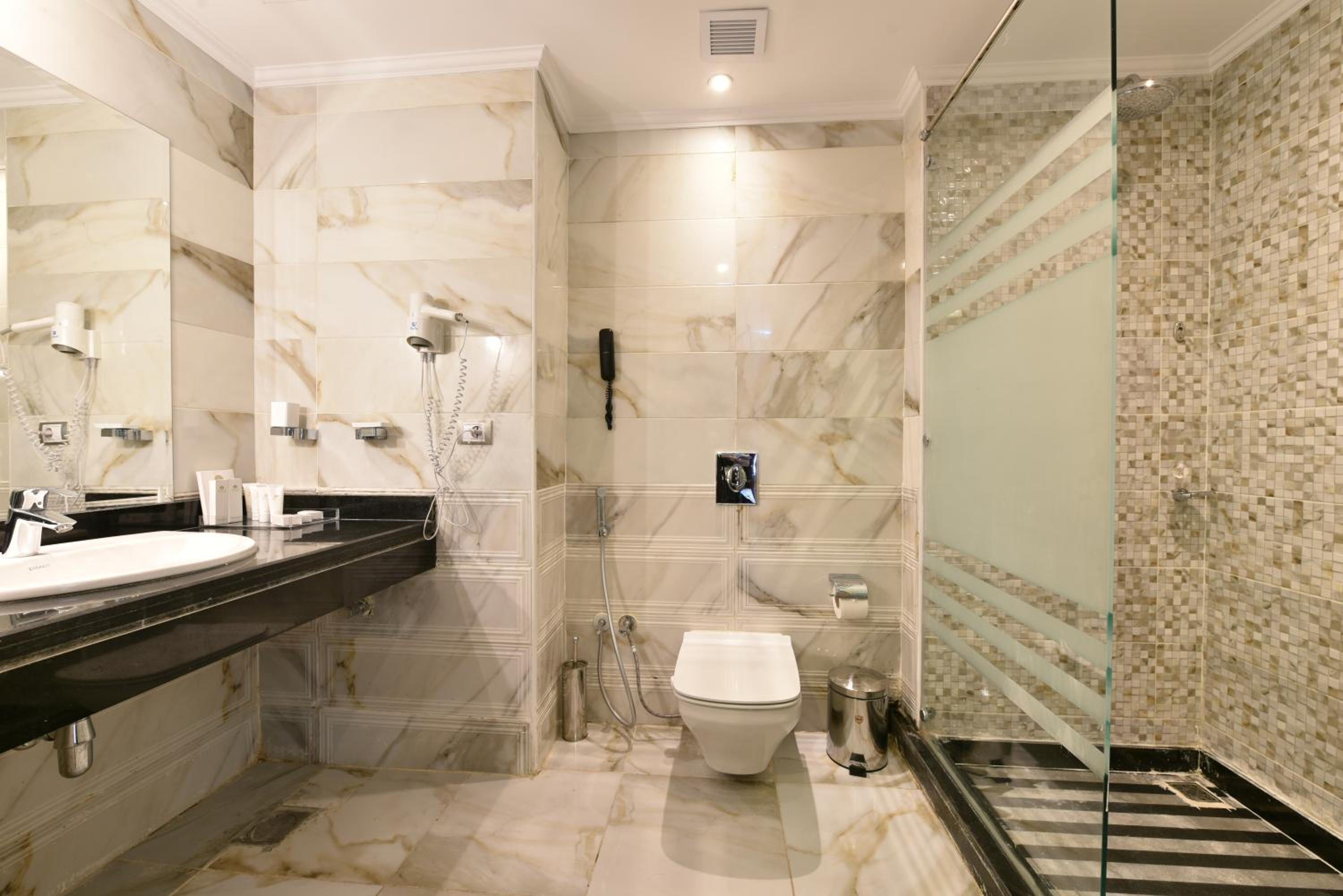 Executive Suite - Photo 2