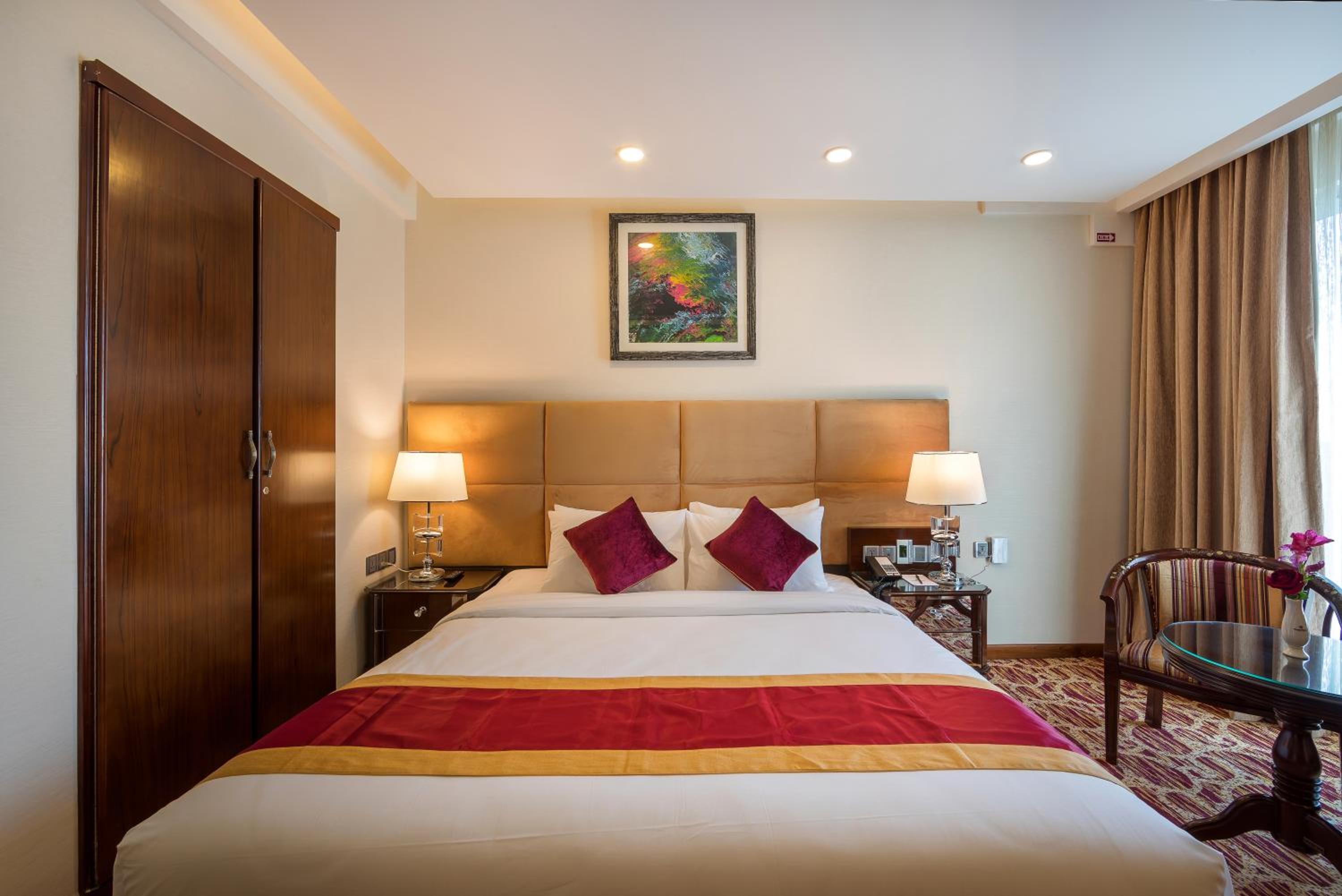 Deluxe King Room photo 3