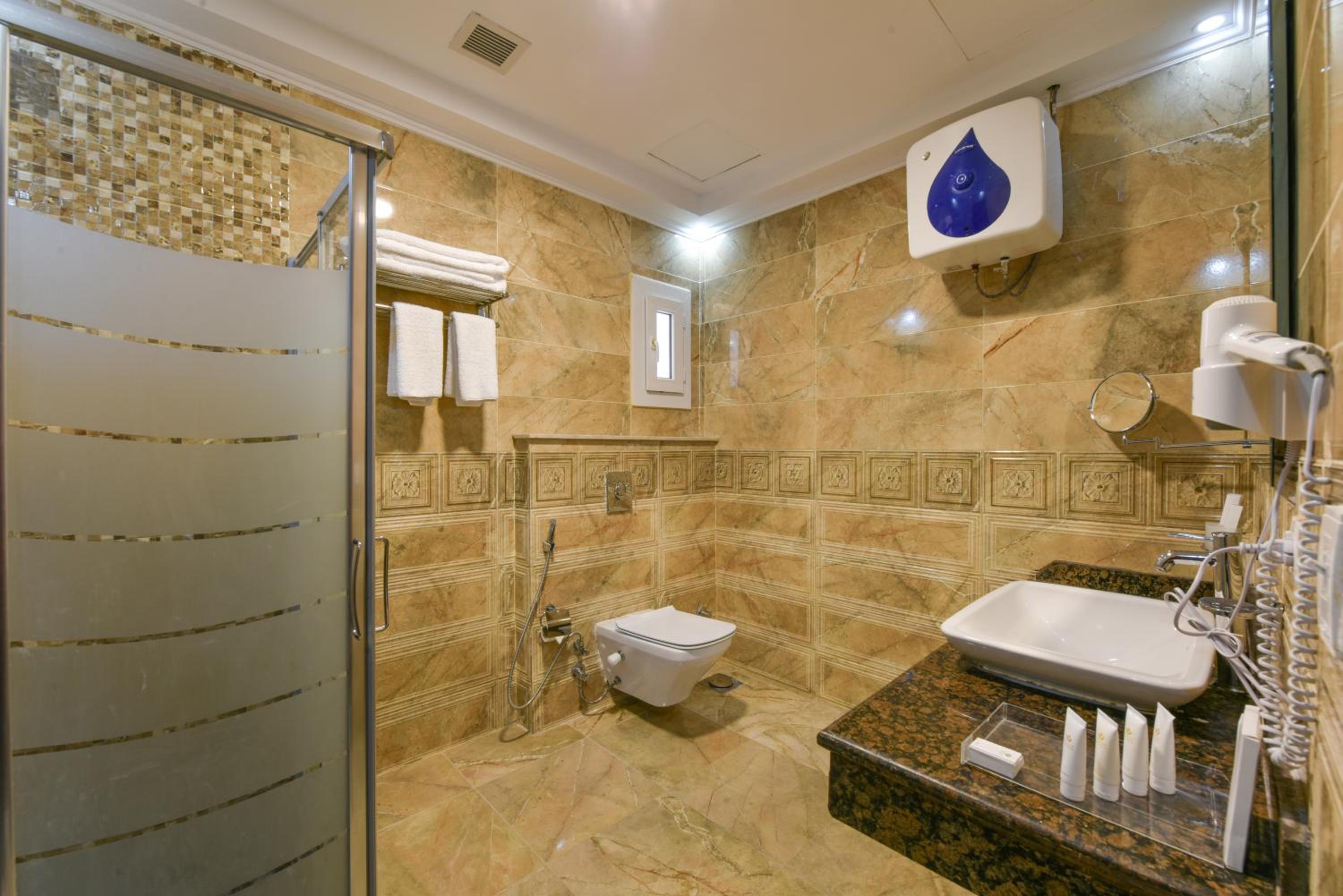 Villa with Private Pool - Photo 5
