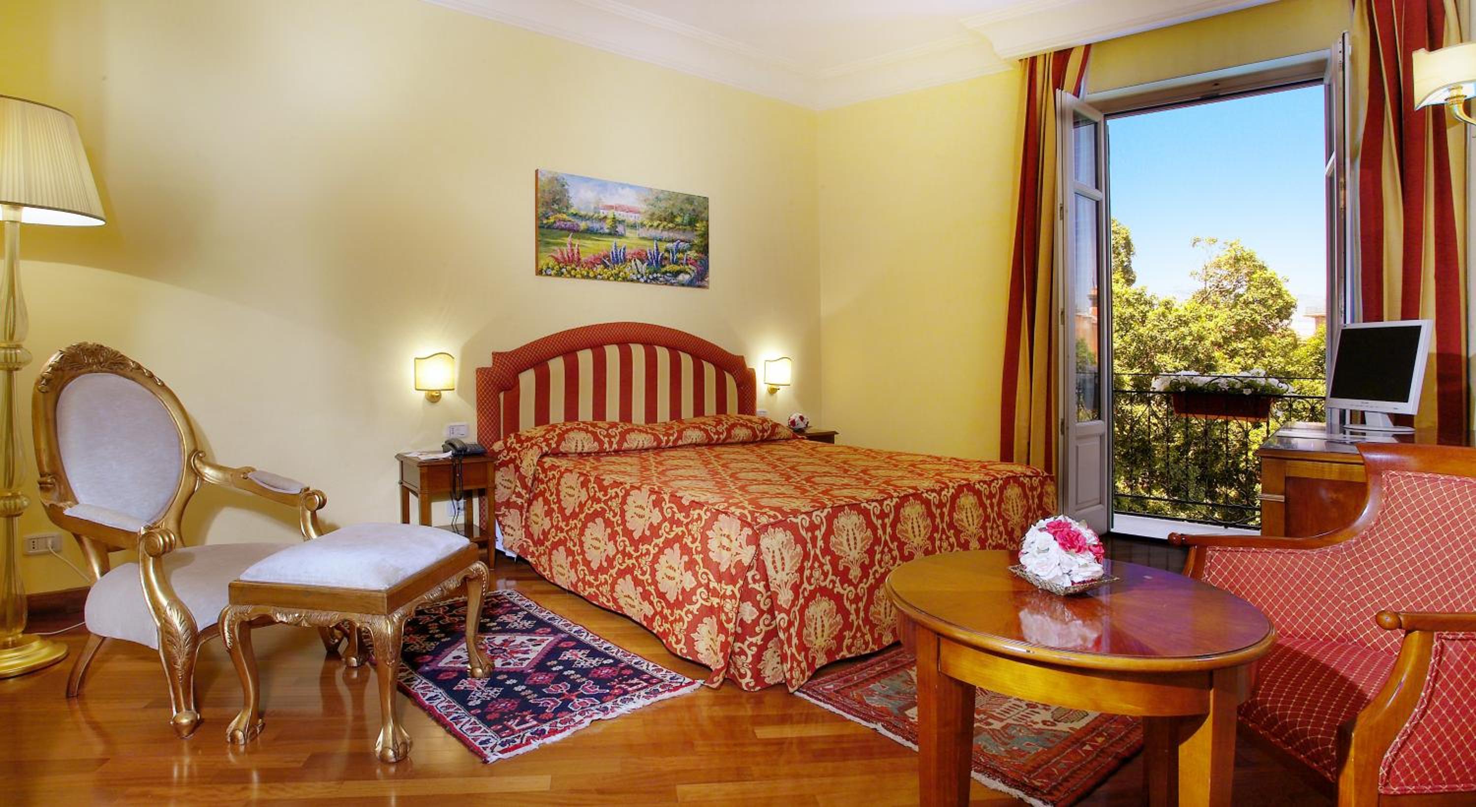 Junior Suite with Balcony - Photo 1
