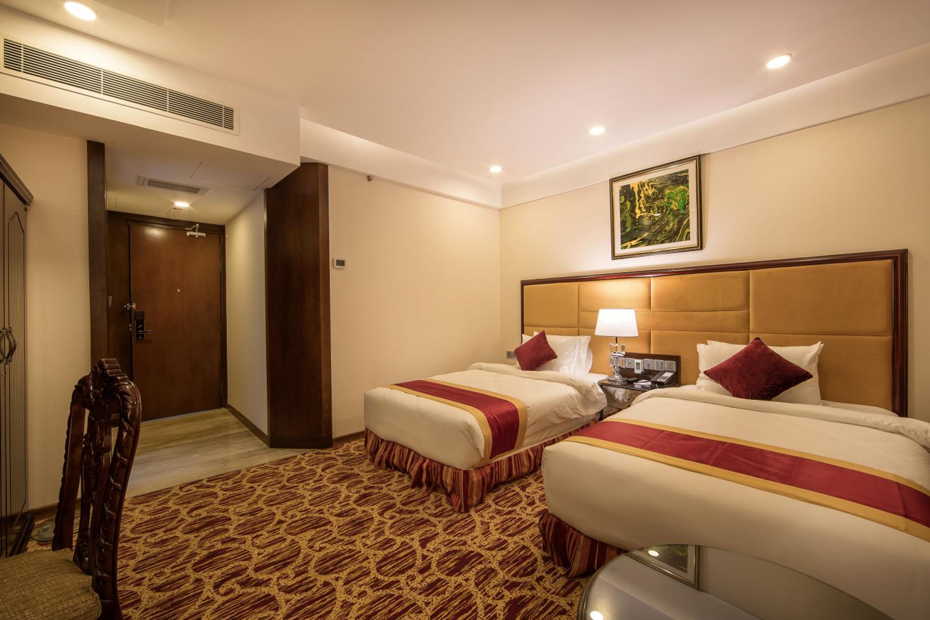 Deluxe Twin Room photo 3