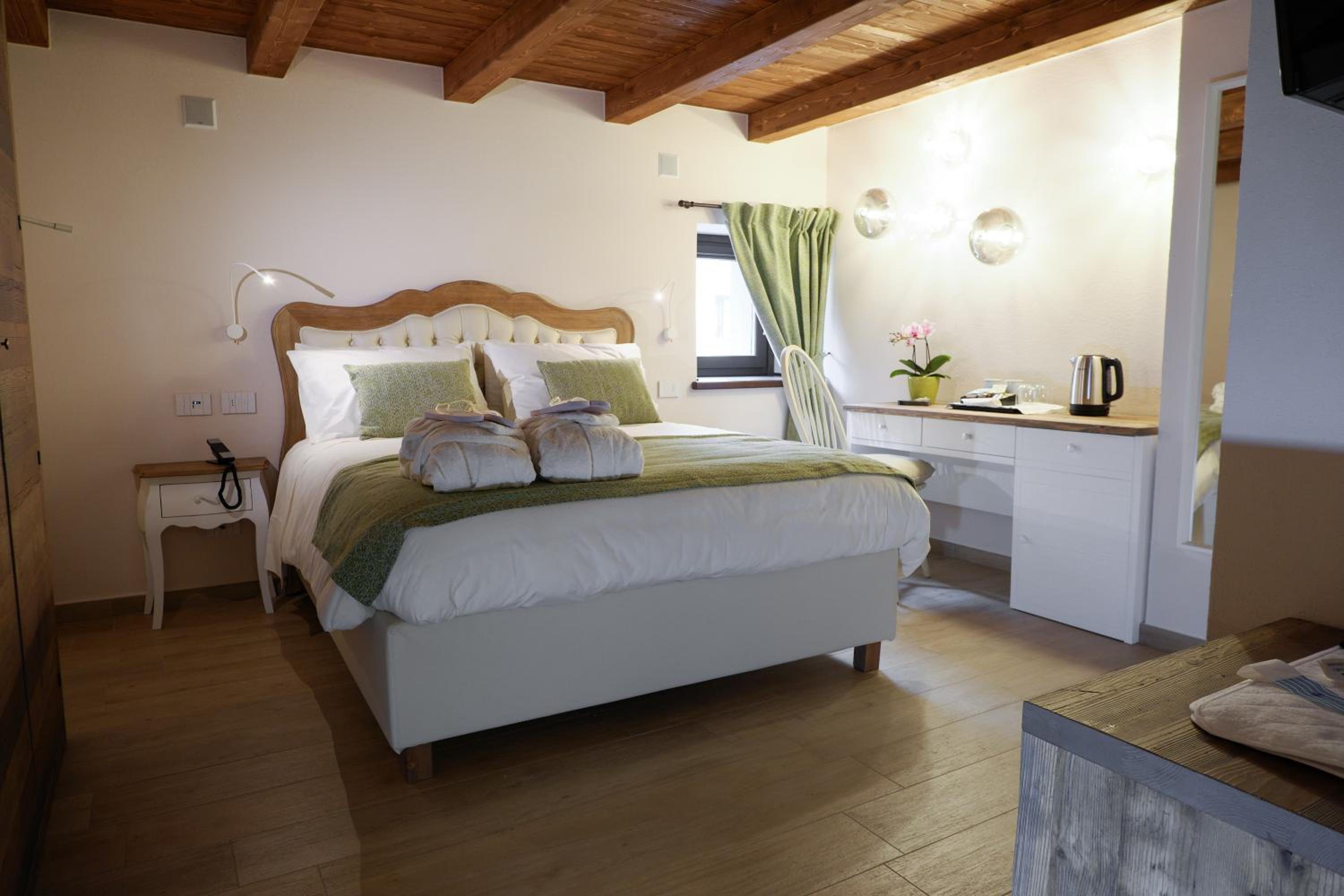 Standard Double Room - Photo 5