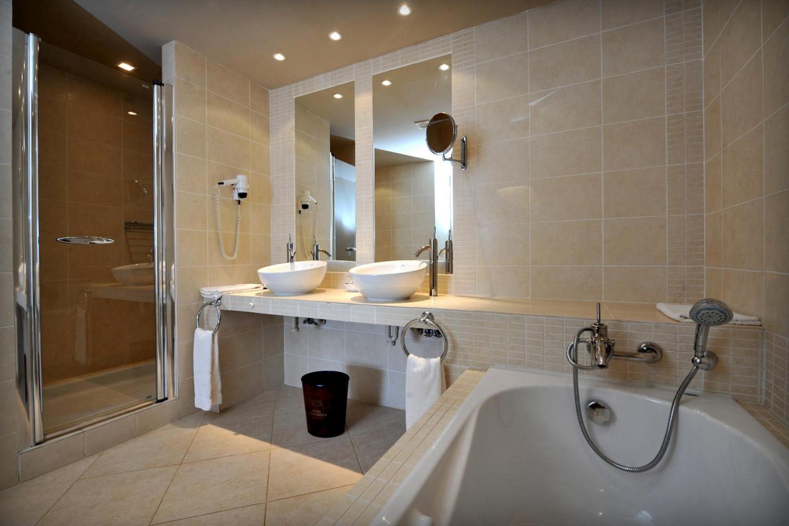 Suite - Photo 4