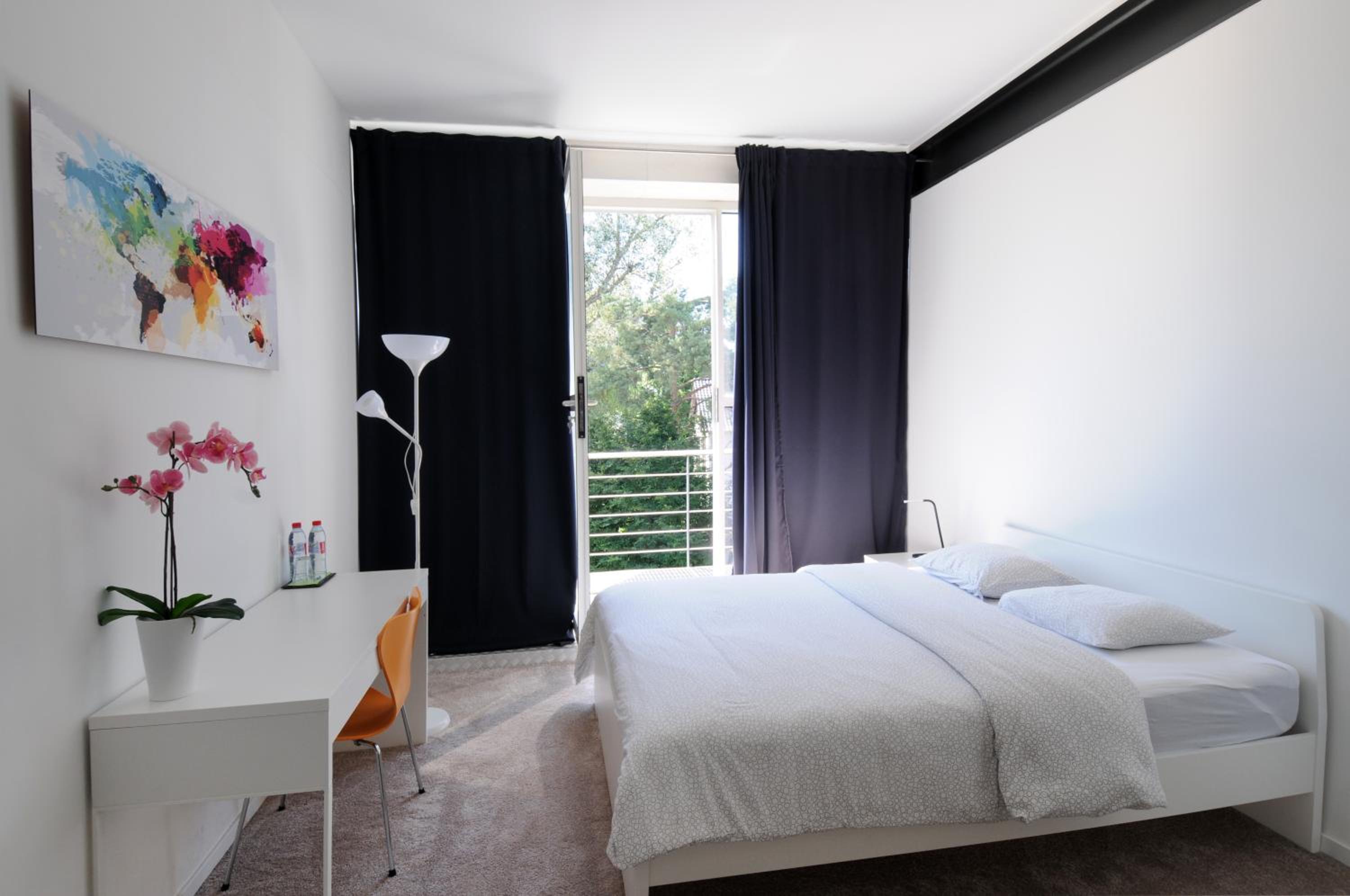 Apartment with Balcony photo 3