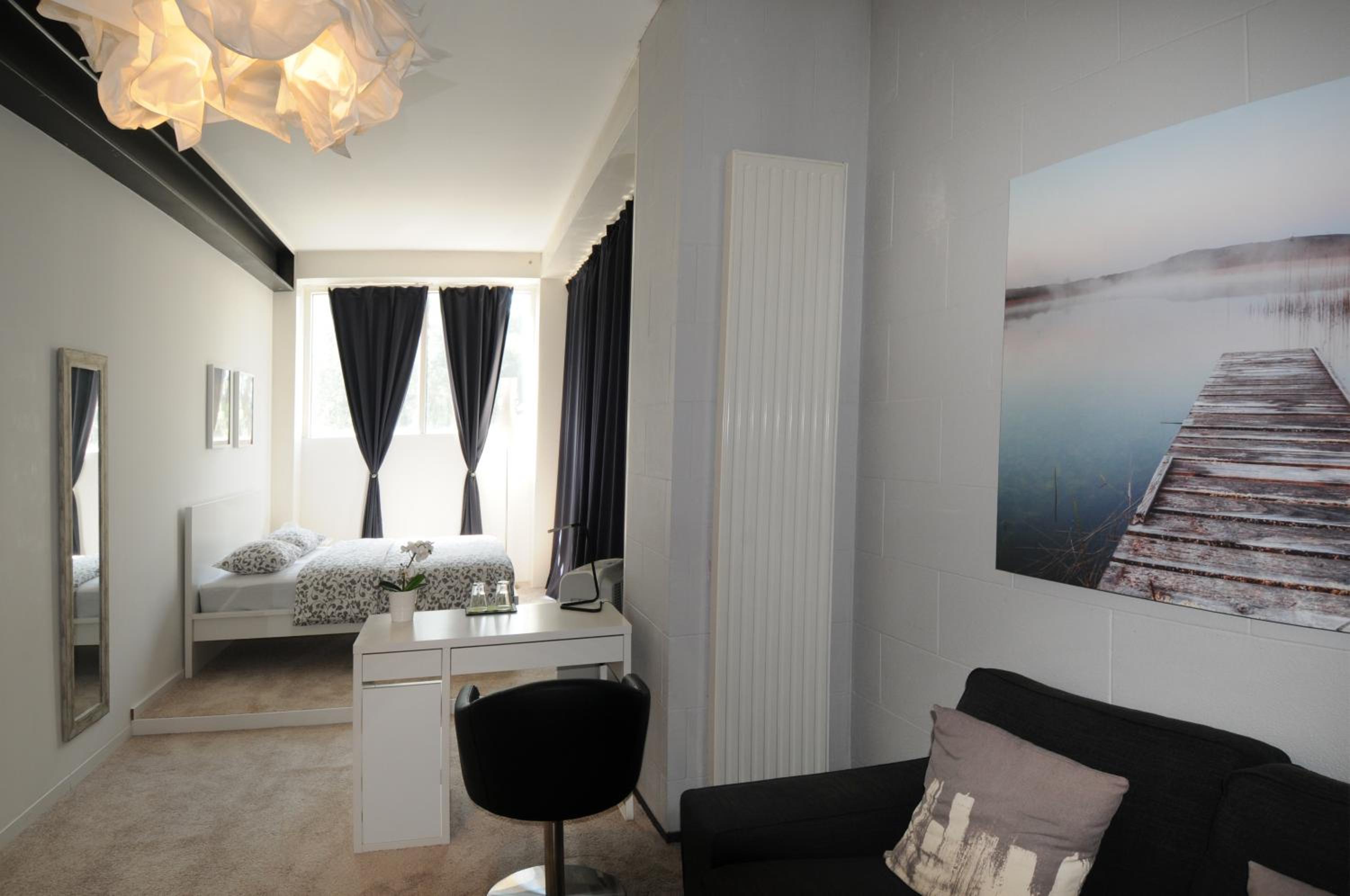 Apartment with Balcony photo 1