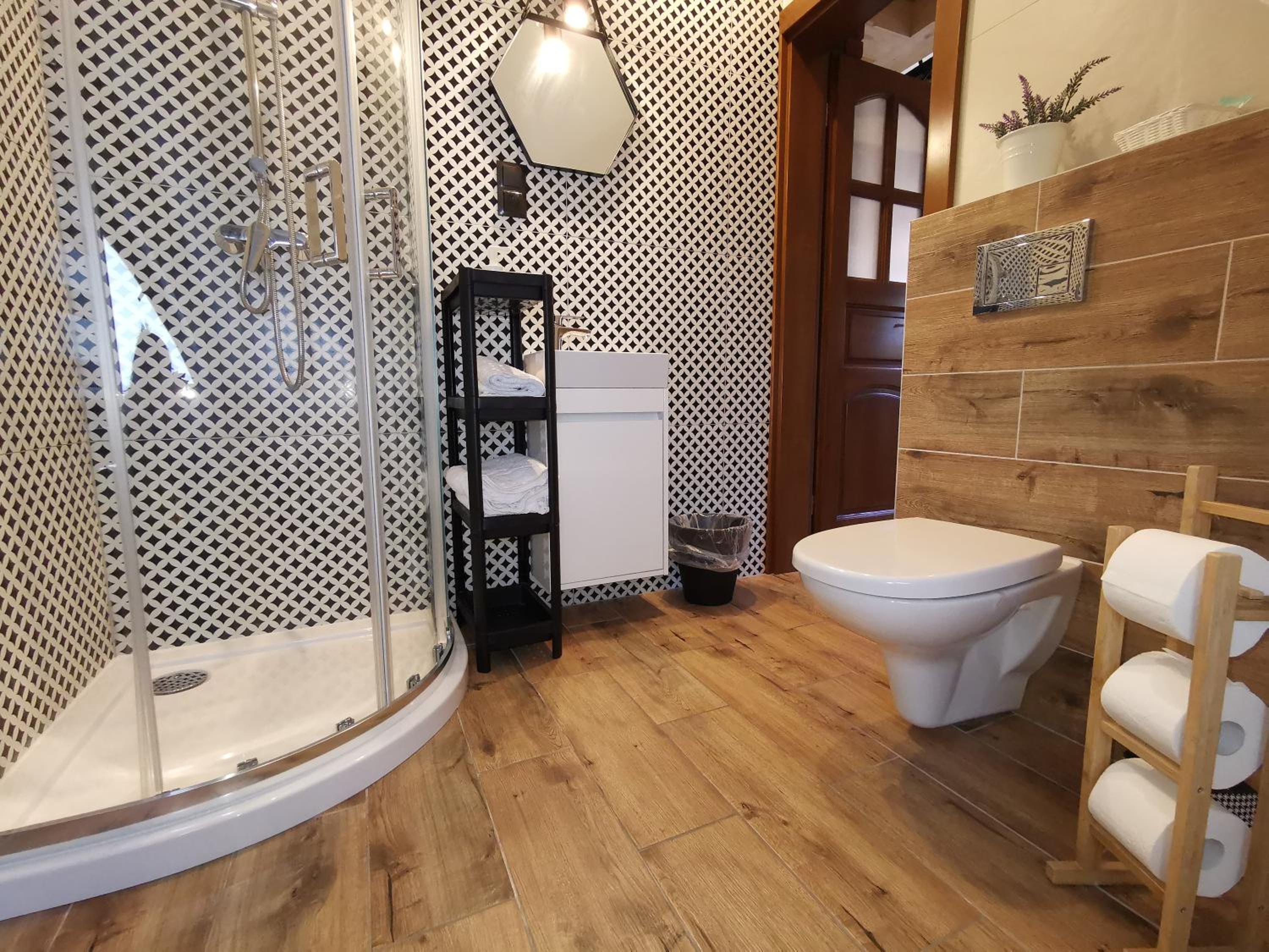 Deluxe Family Suite - Photo 7