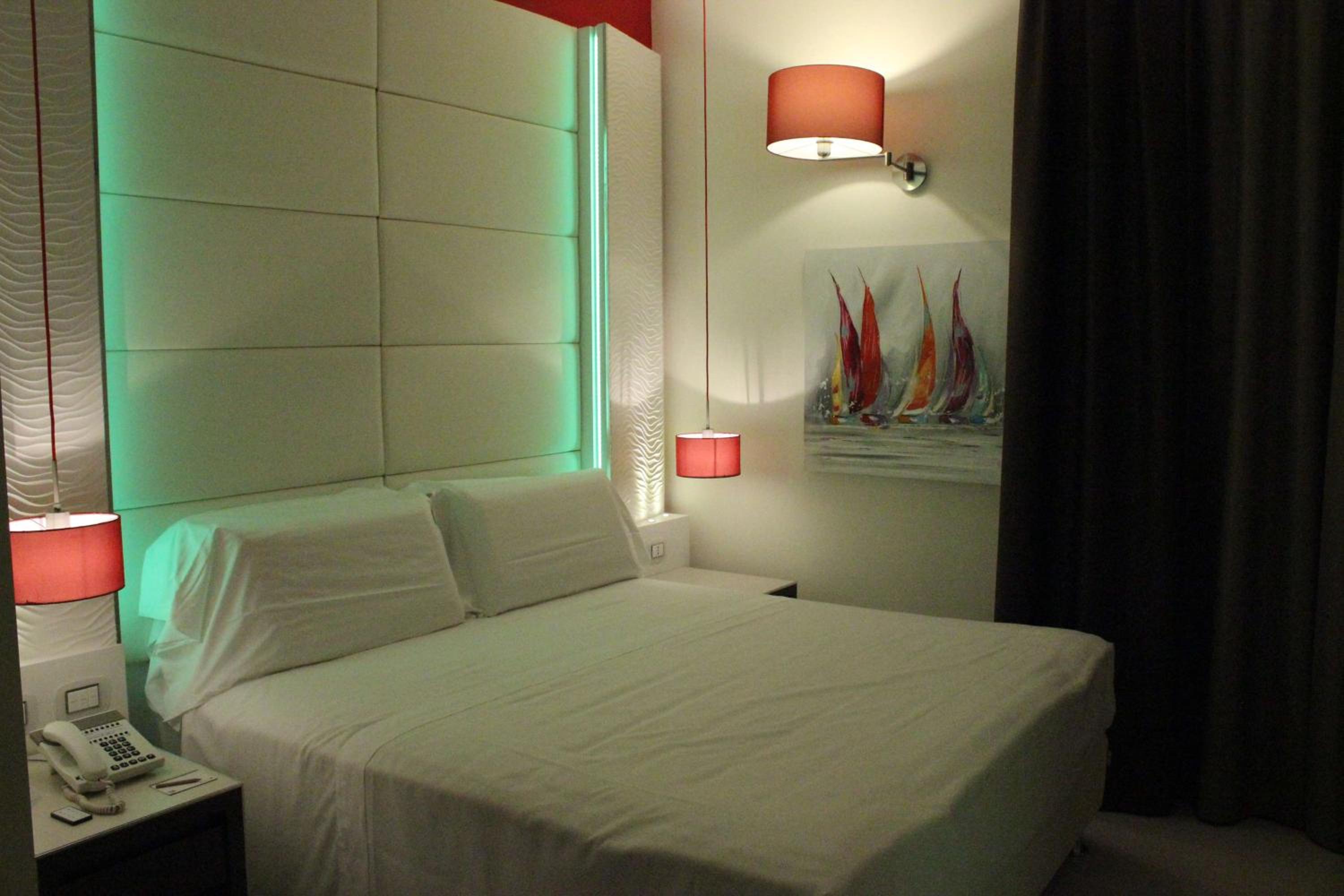 Queen Room with Sofa Bed - Annex photo 2