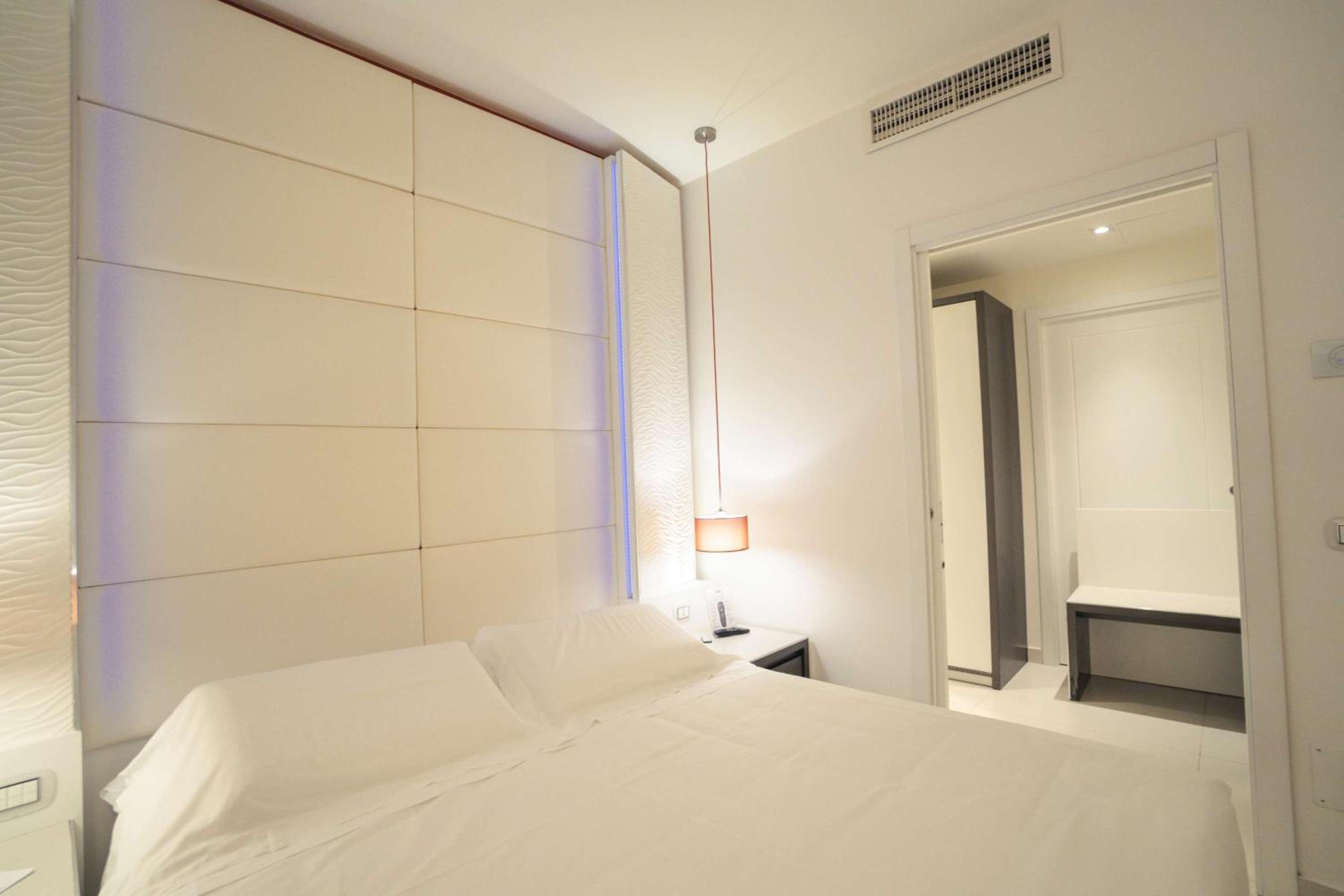 Queen Room with Sofa Bed - Annex photo 3