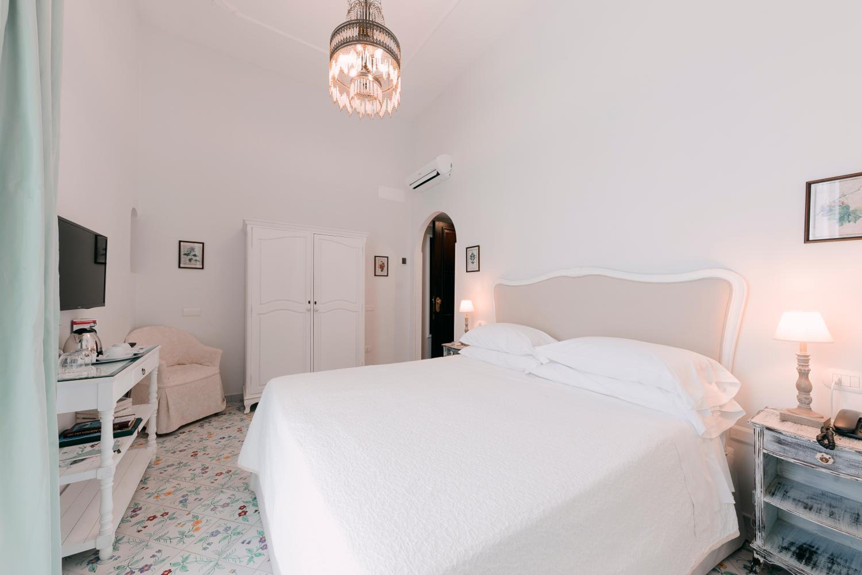 Budget Double Room photo 3