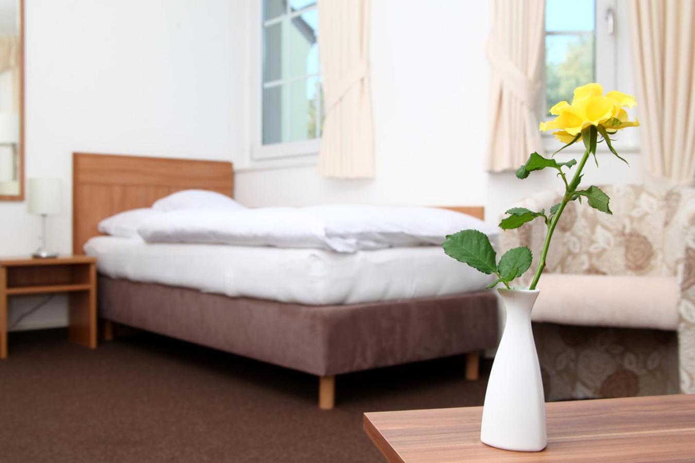 Single Room with Private Bathroom photo 3