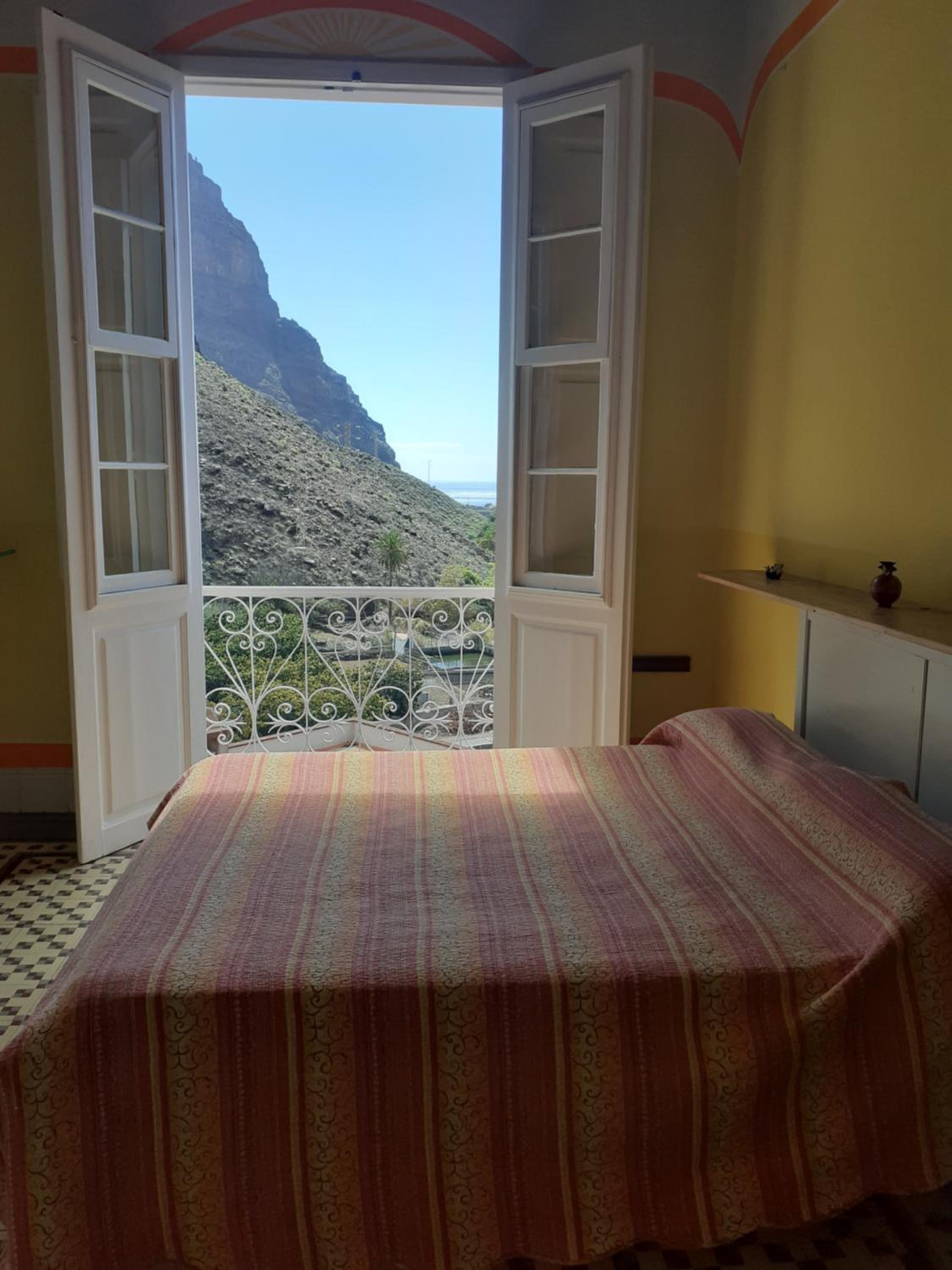 Double Room with Balcony - Photo 10
