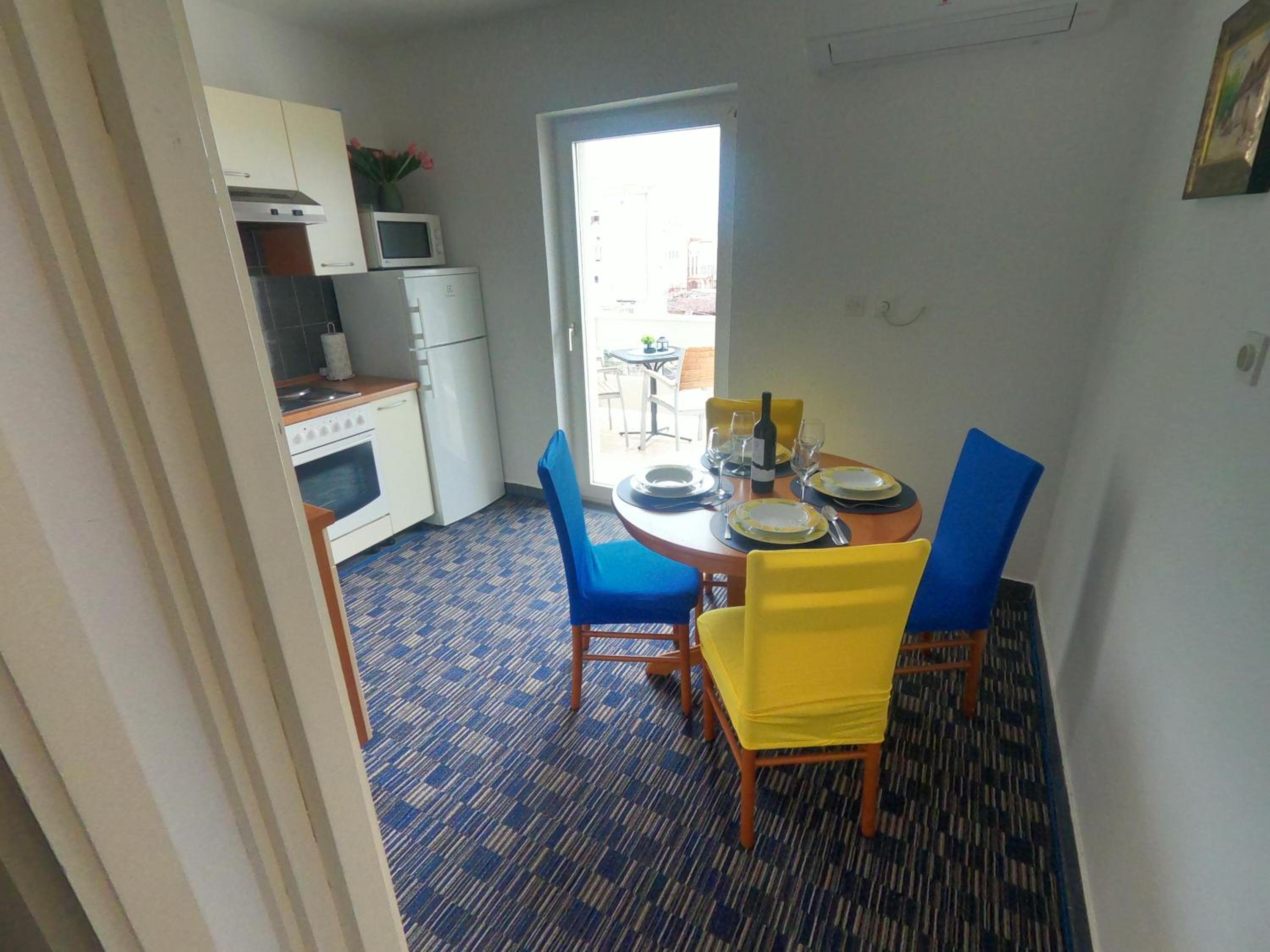 Apartment with Sea View - Photo 9