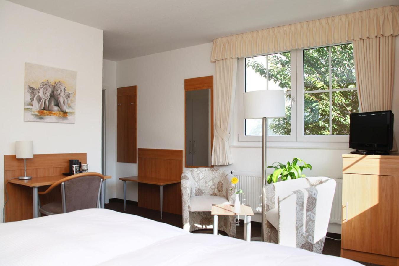 Double or Twin Room with Private Bathroom photo 2