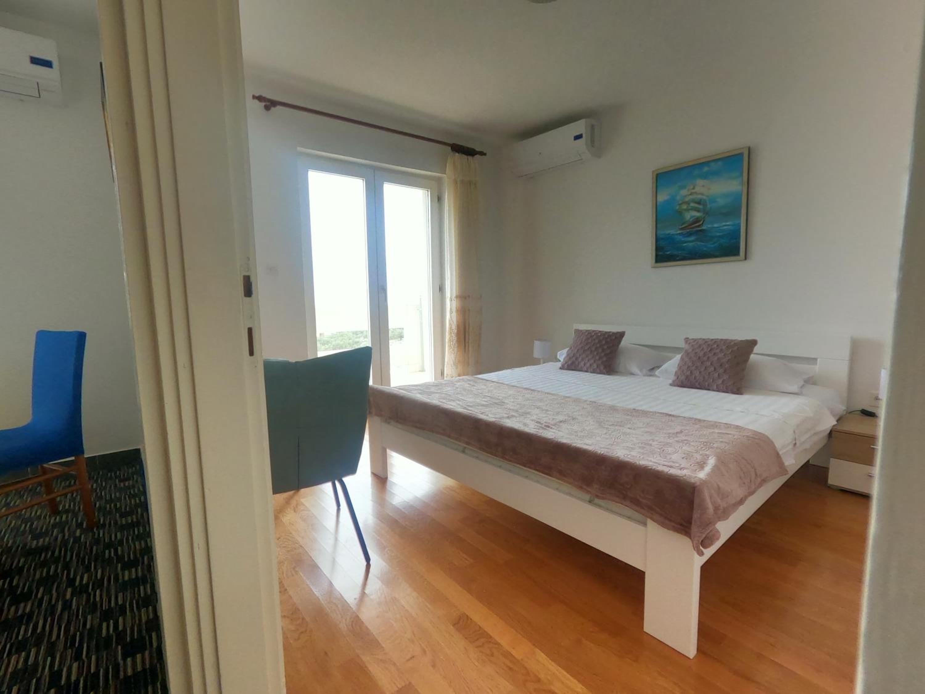 Apartment with Sea View - Photo 7