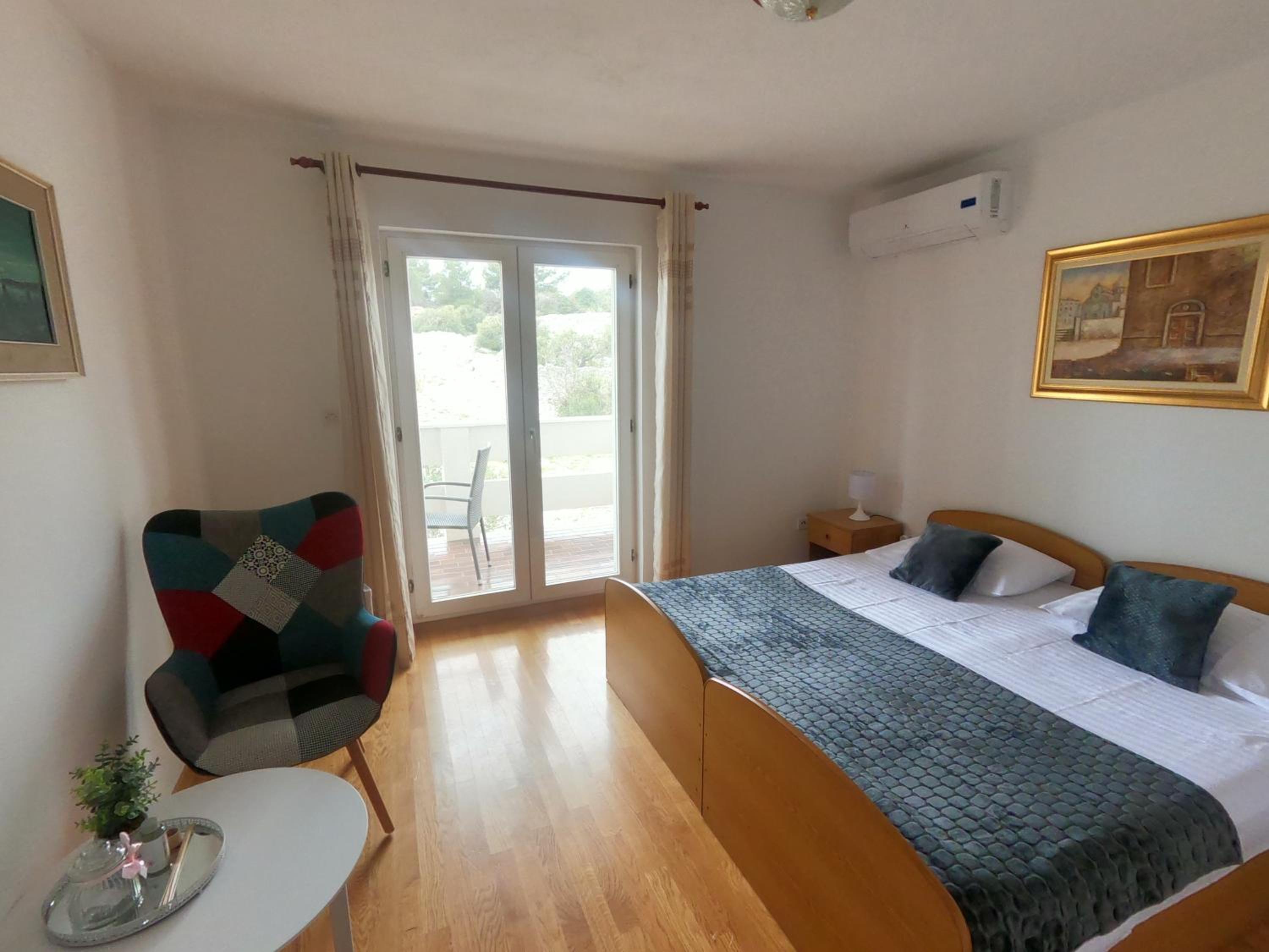 Double Room with Balcony - Photo 3