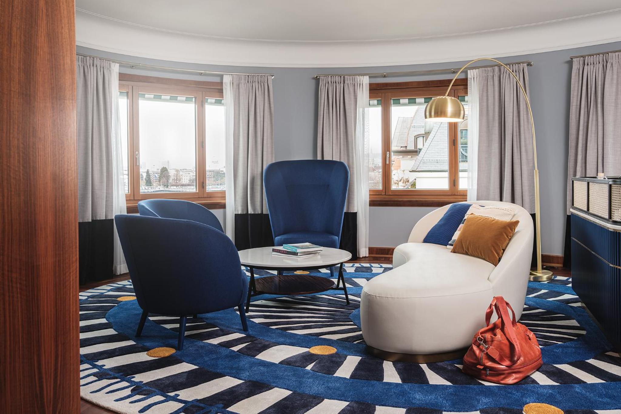 Suite with Lake View thumbnail 6