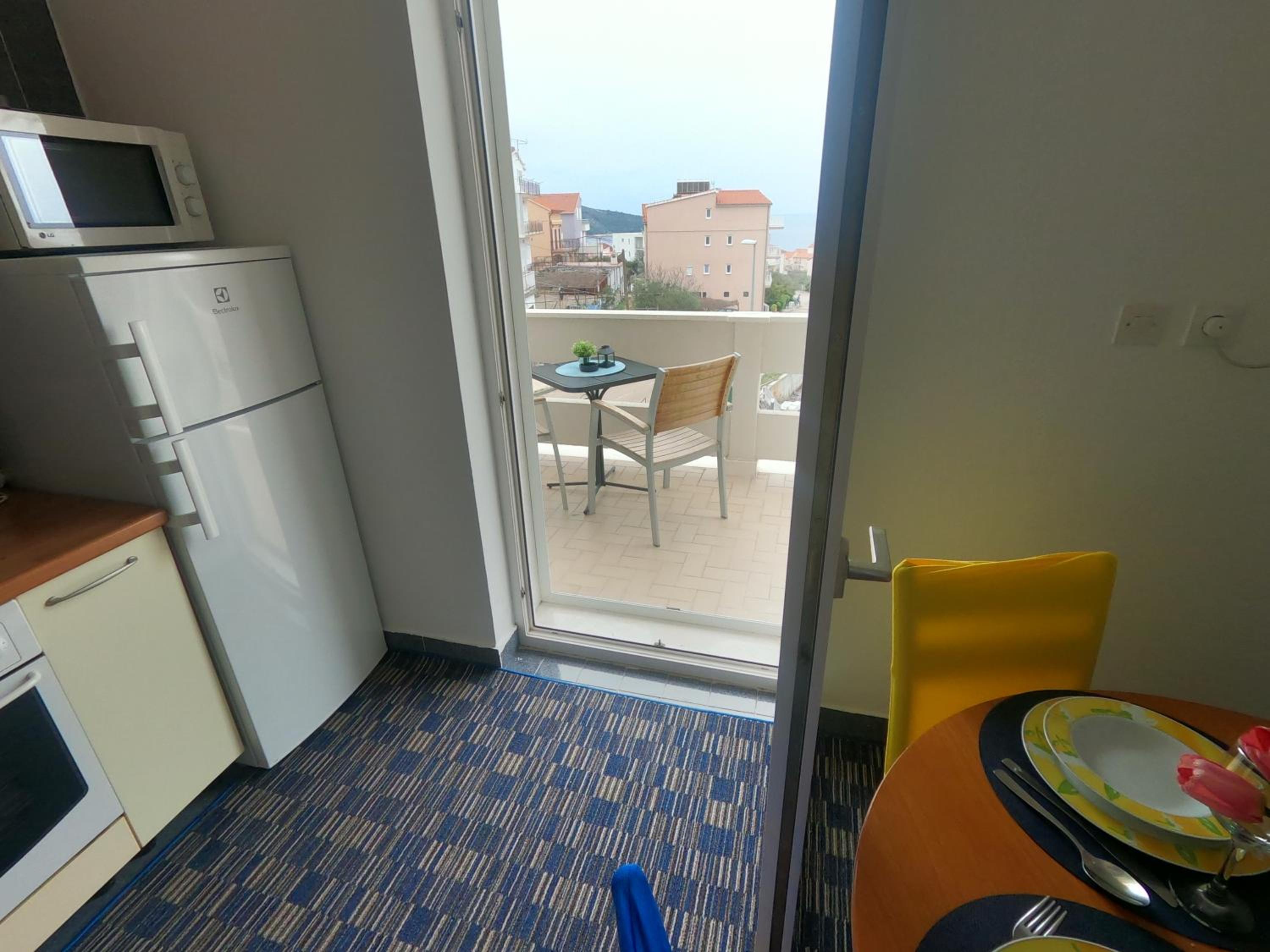 Apartment with Sea View - Photo 5