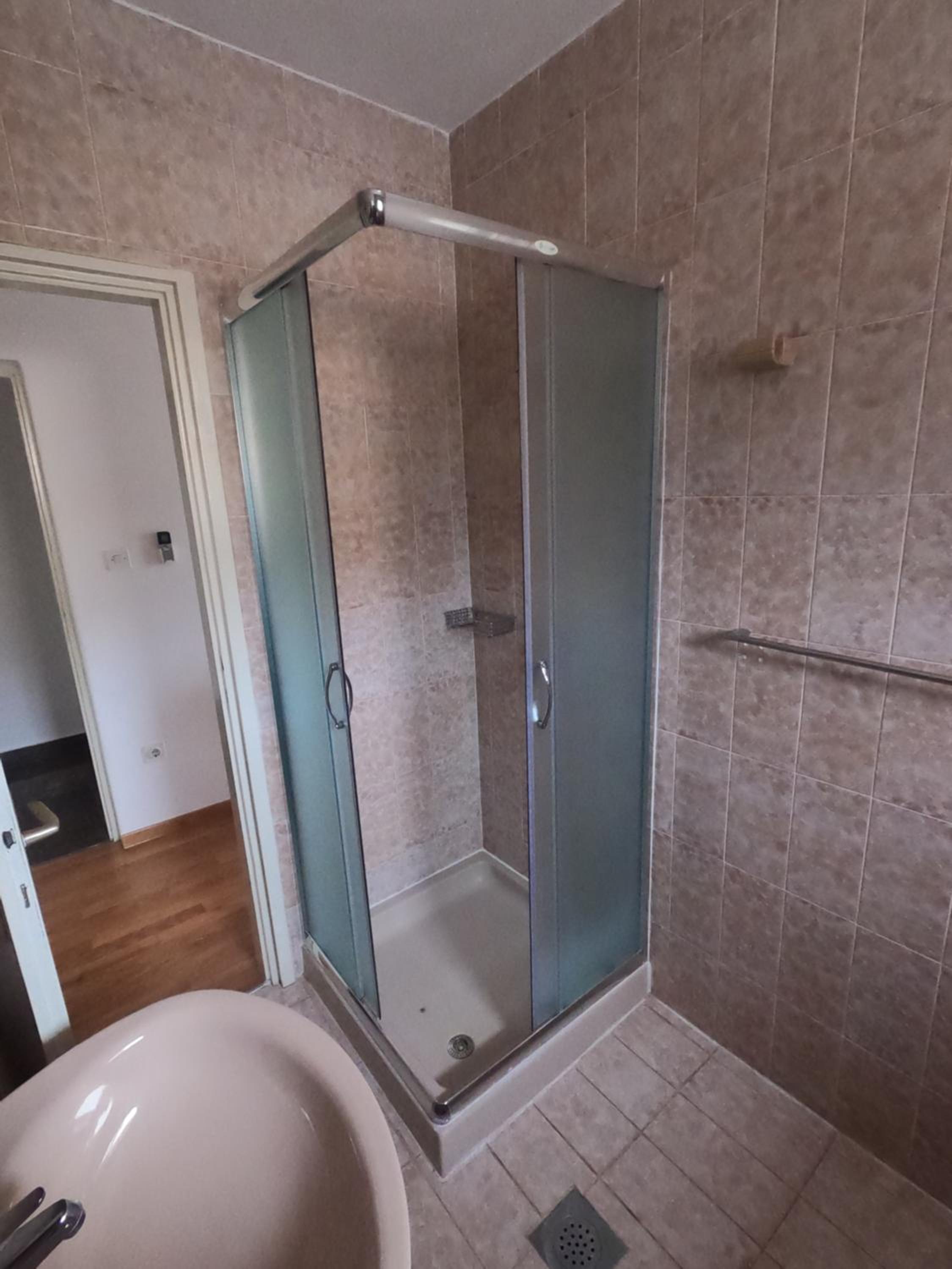 Double Room with Balcony - Photo 4
