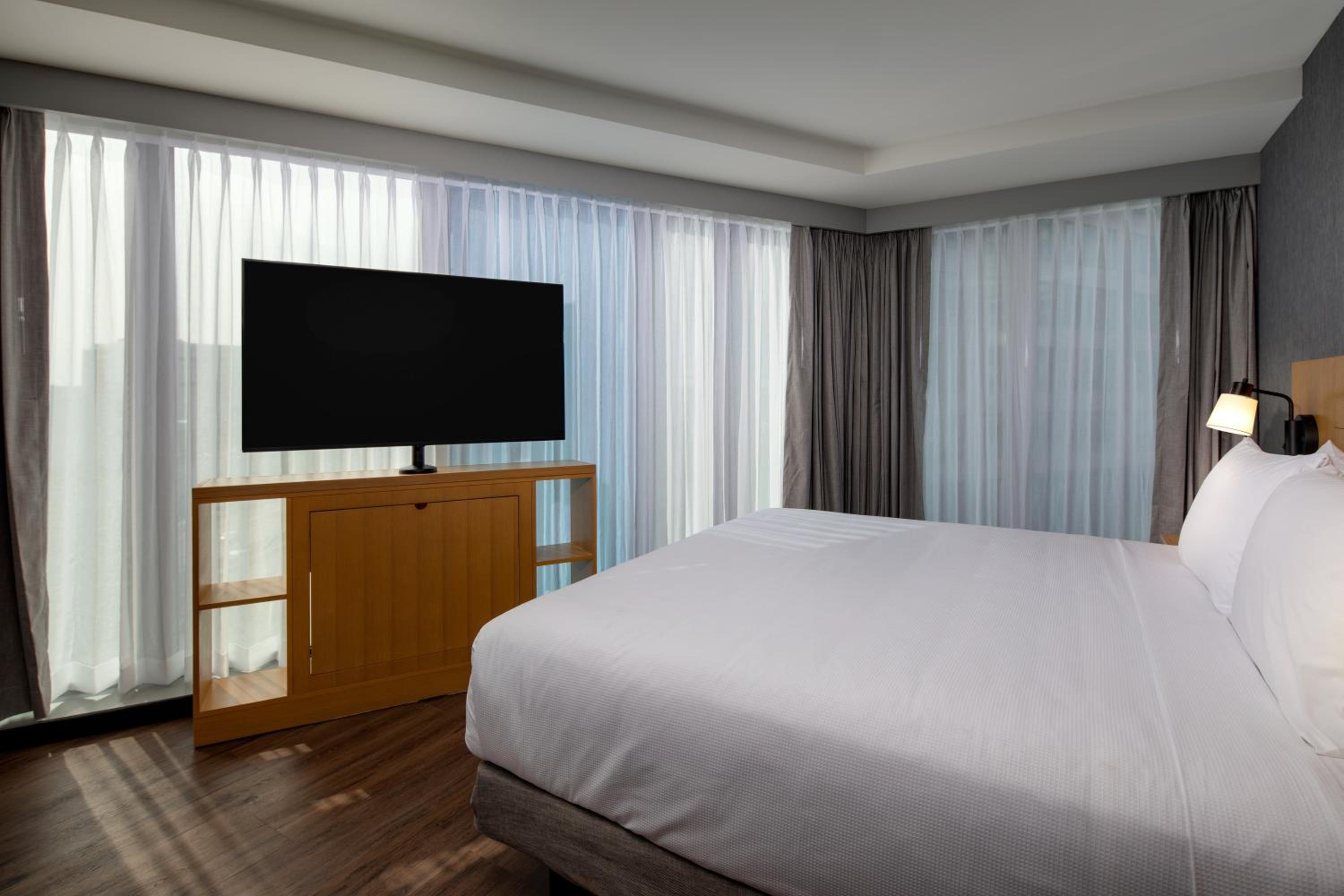 One-Bedroom King Suite with Sofa Bed - Photo 2