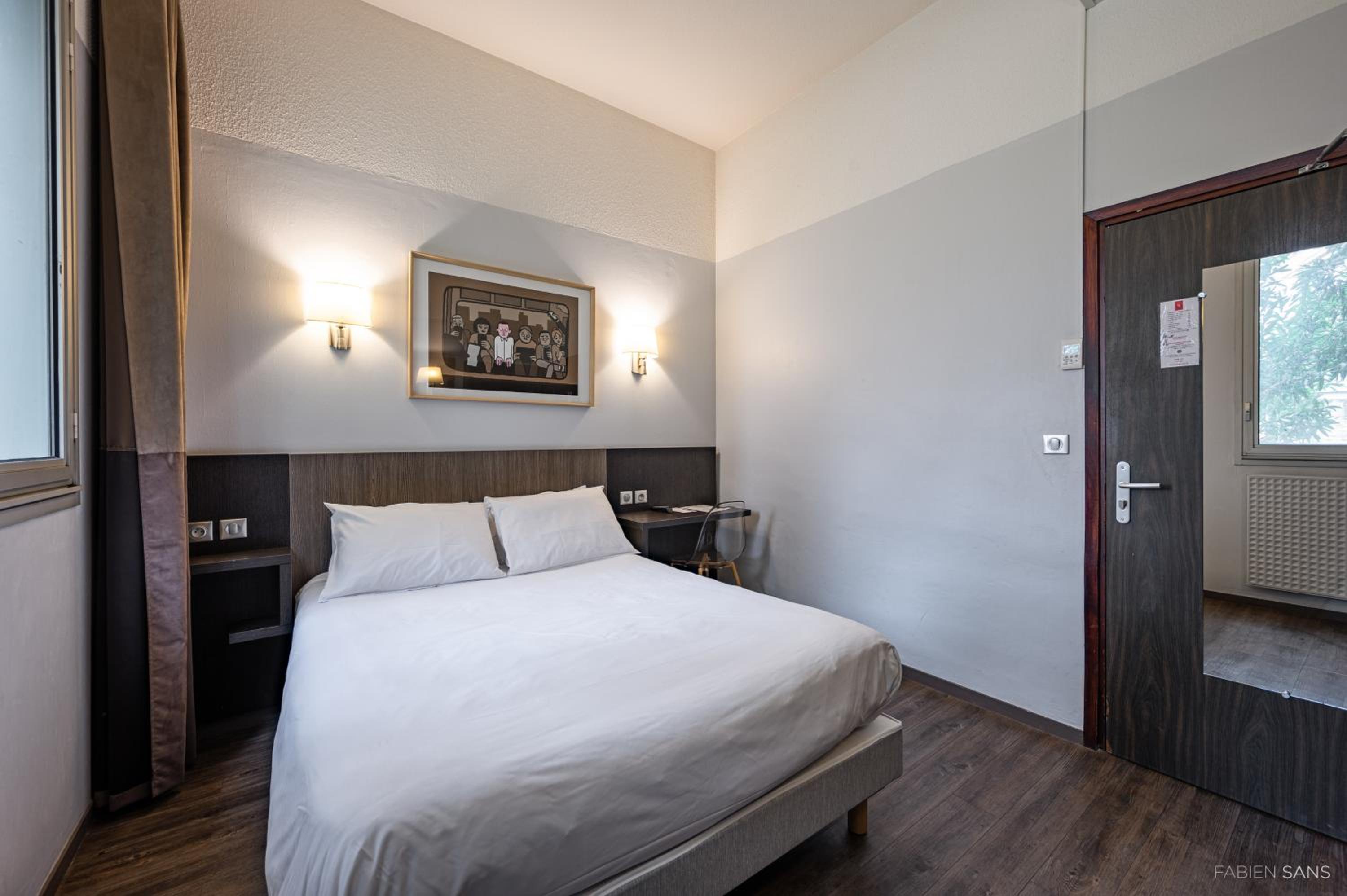 Double Room - Photo 12