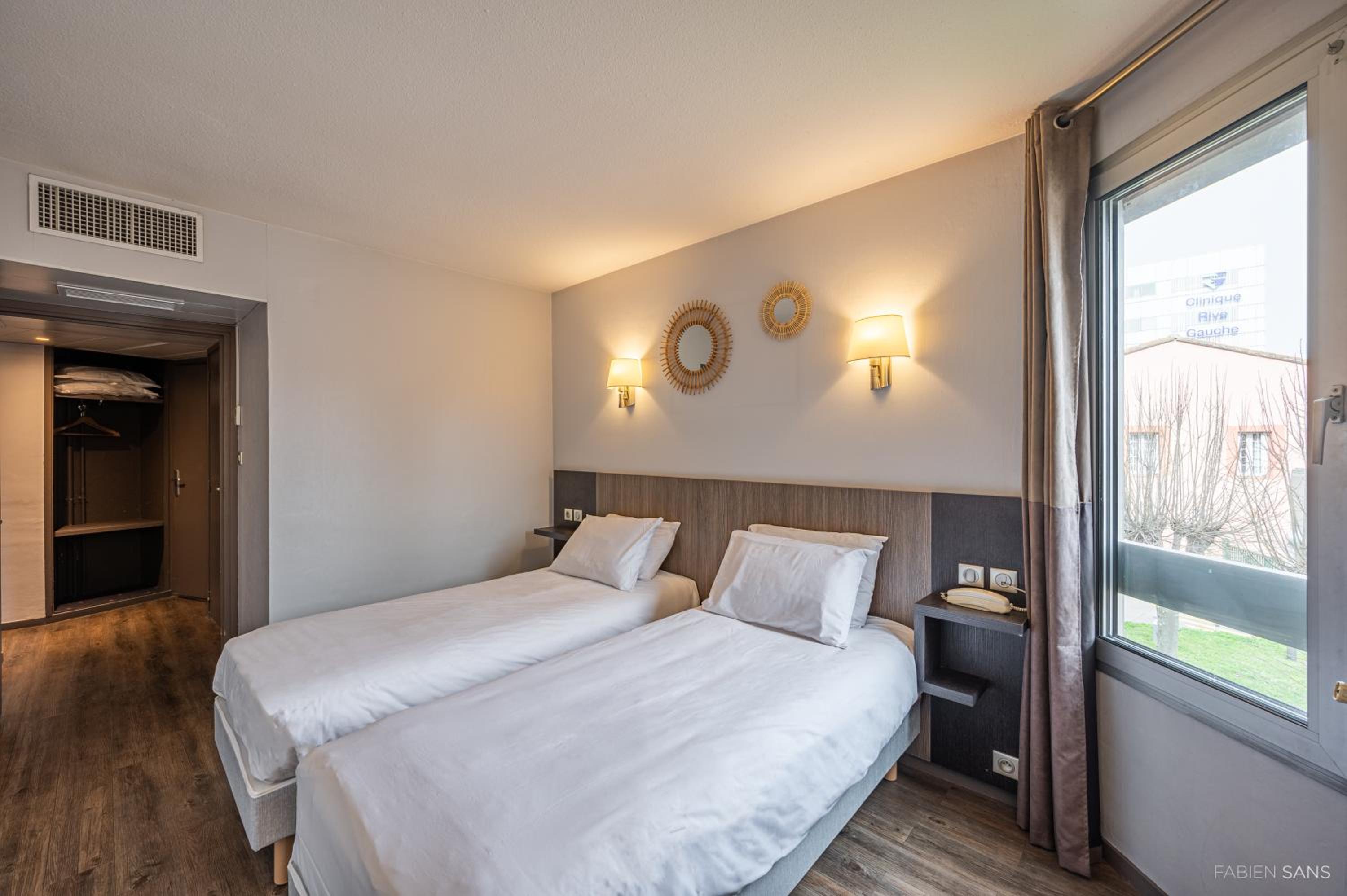 Twin Room - Photo 5