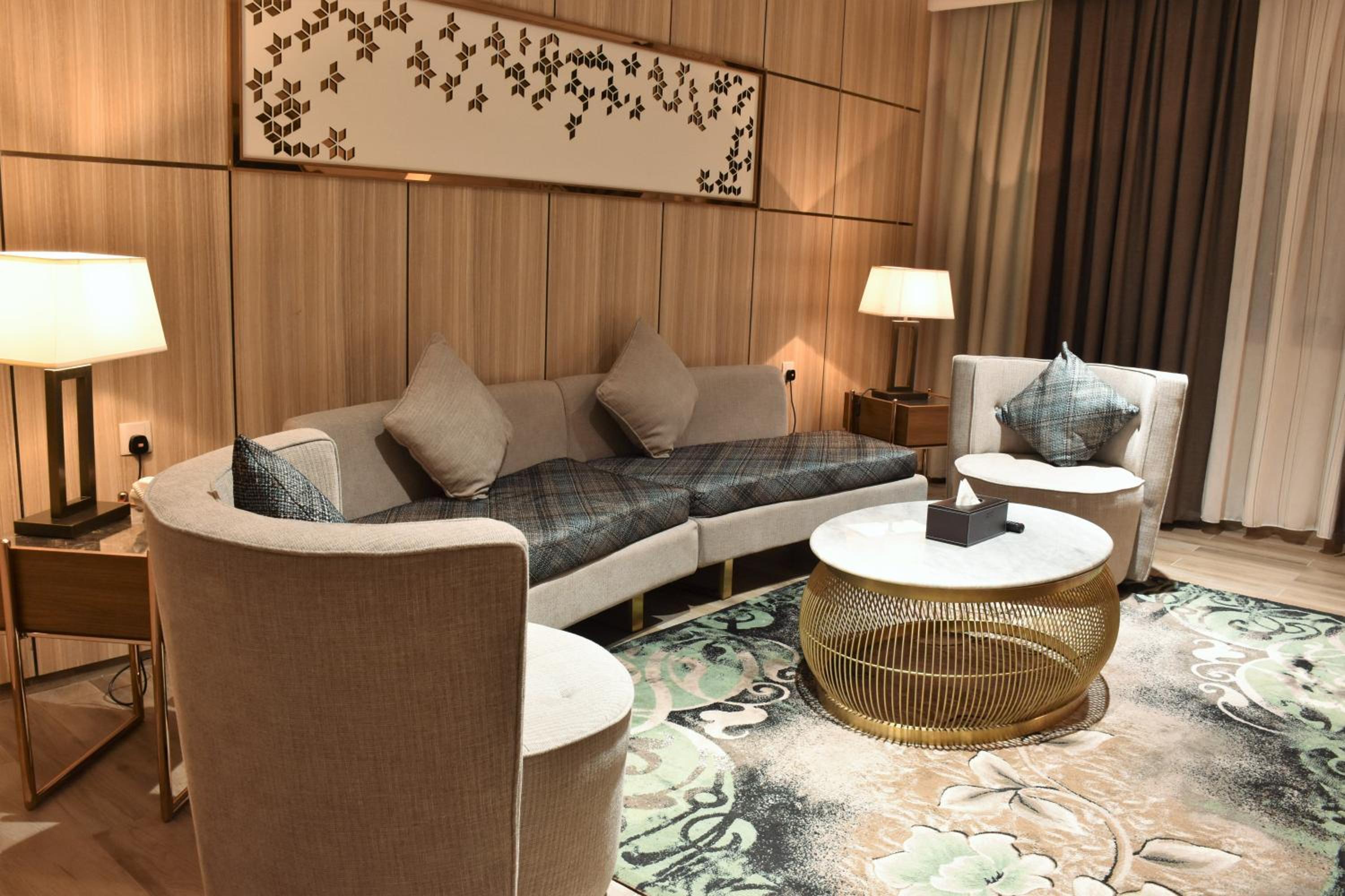 Executive Suite - Photo 1