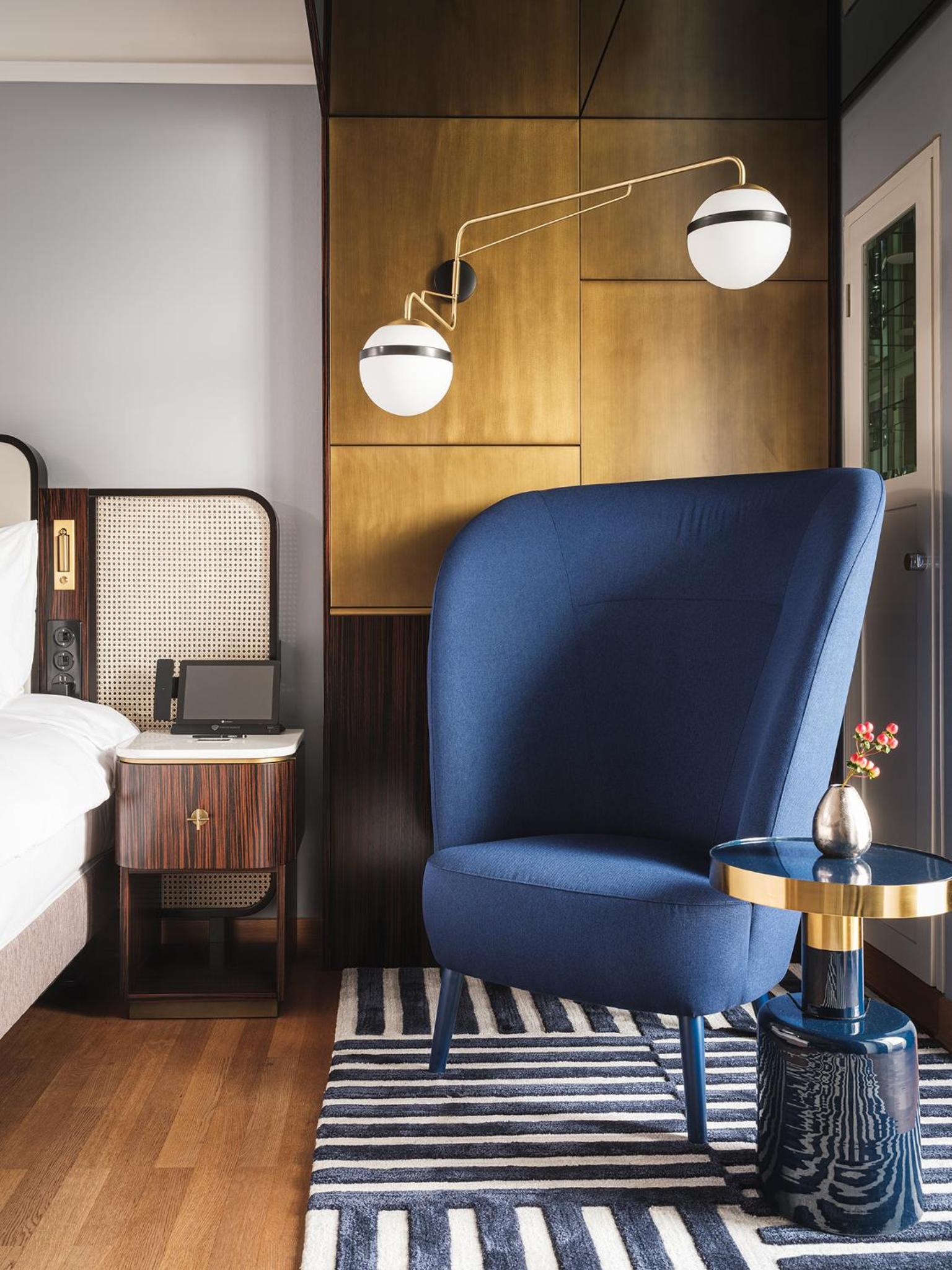 Double Room with Lake View - Photo 3