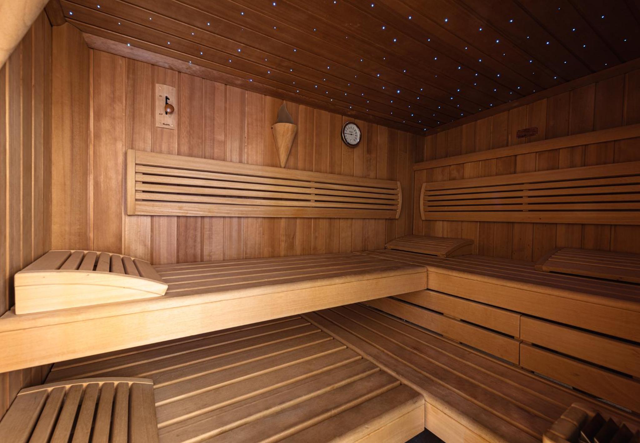 Suite with Lake View thumbnail 5