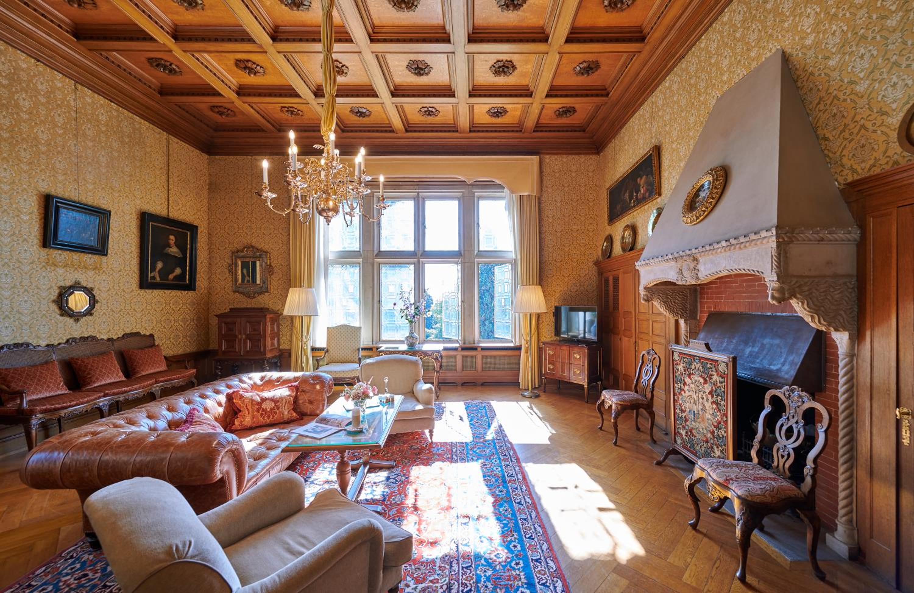 Castle Royal Suite - Photo 3