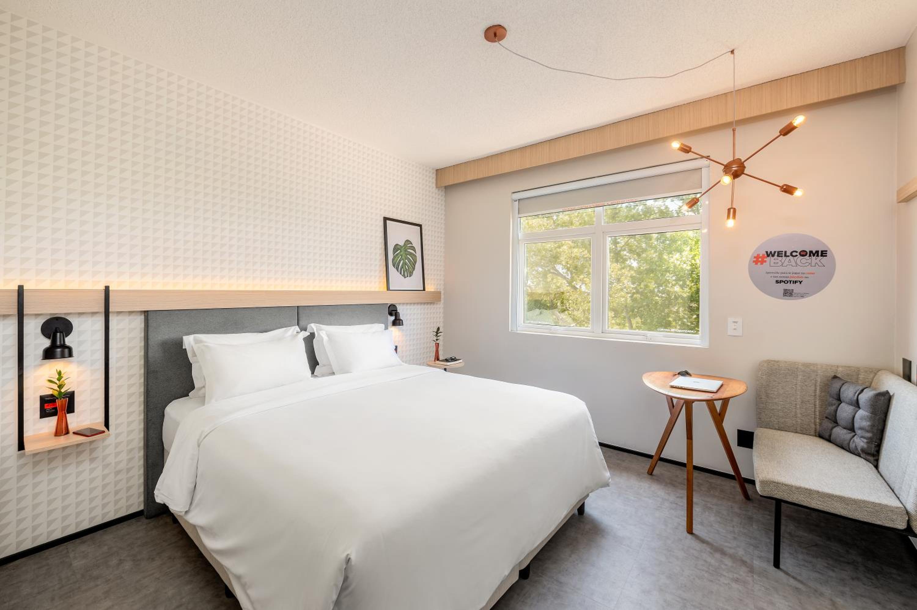 Luxury Double - 1 Queen Bed - Photo 1