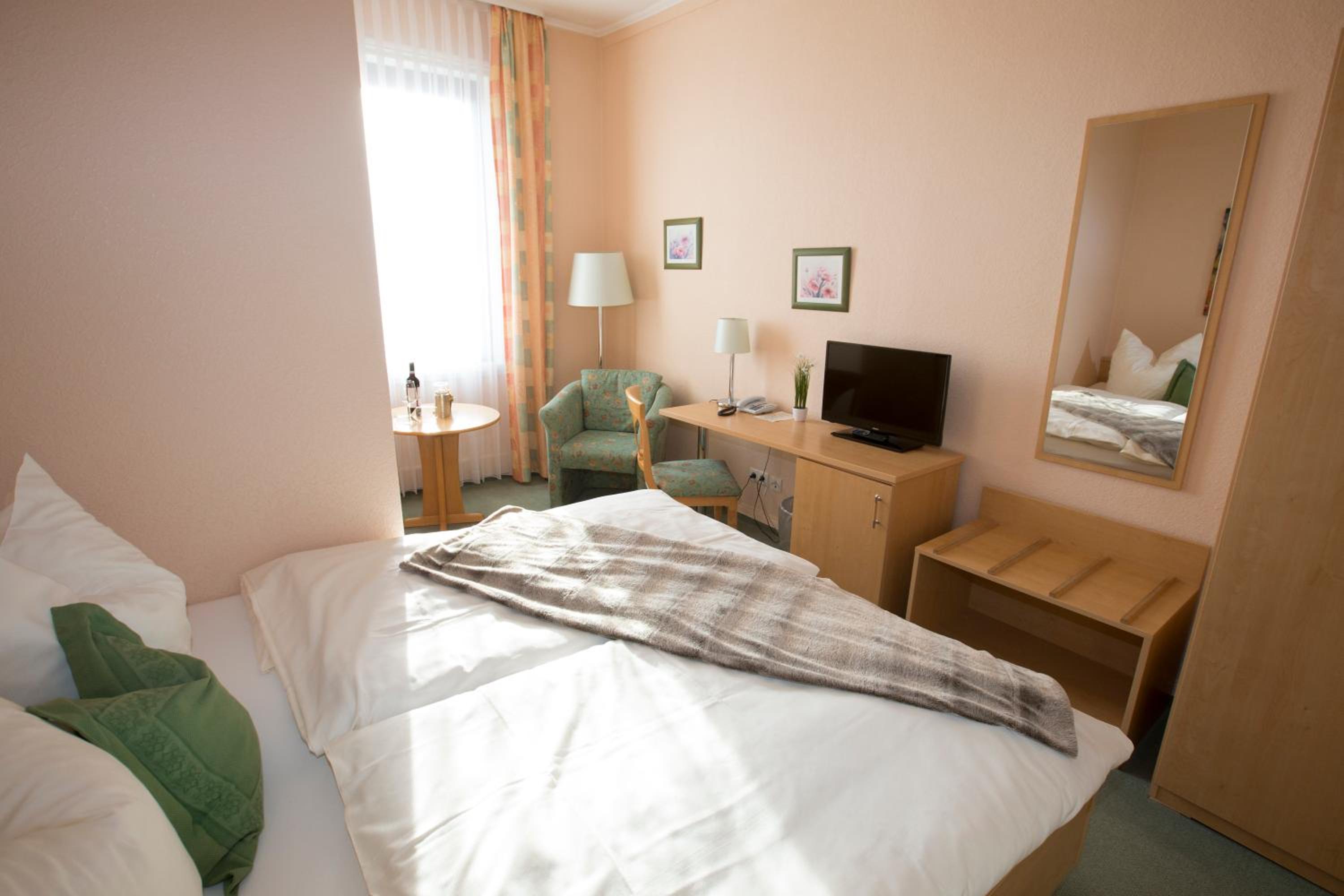 Economy Double Room - Photo 4