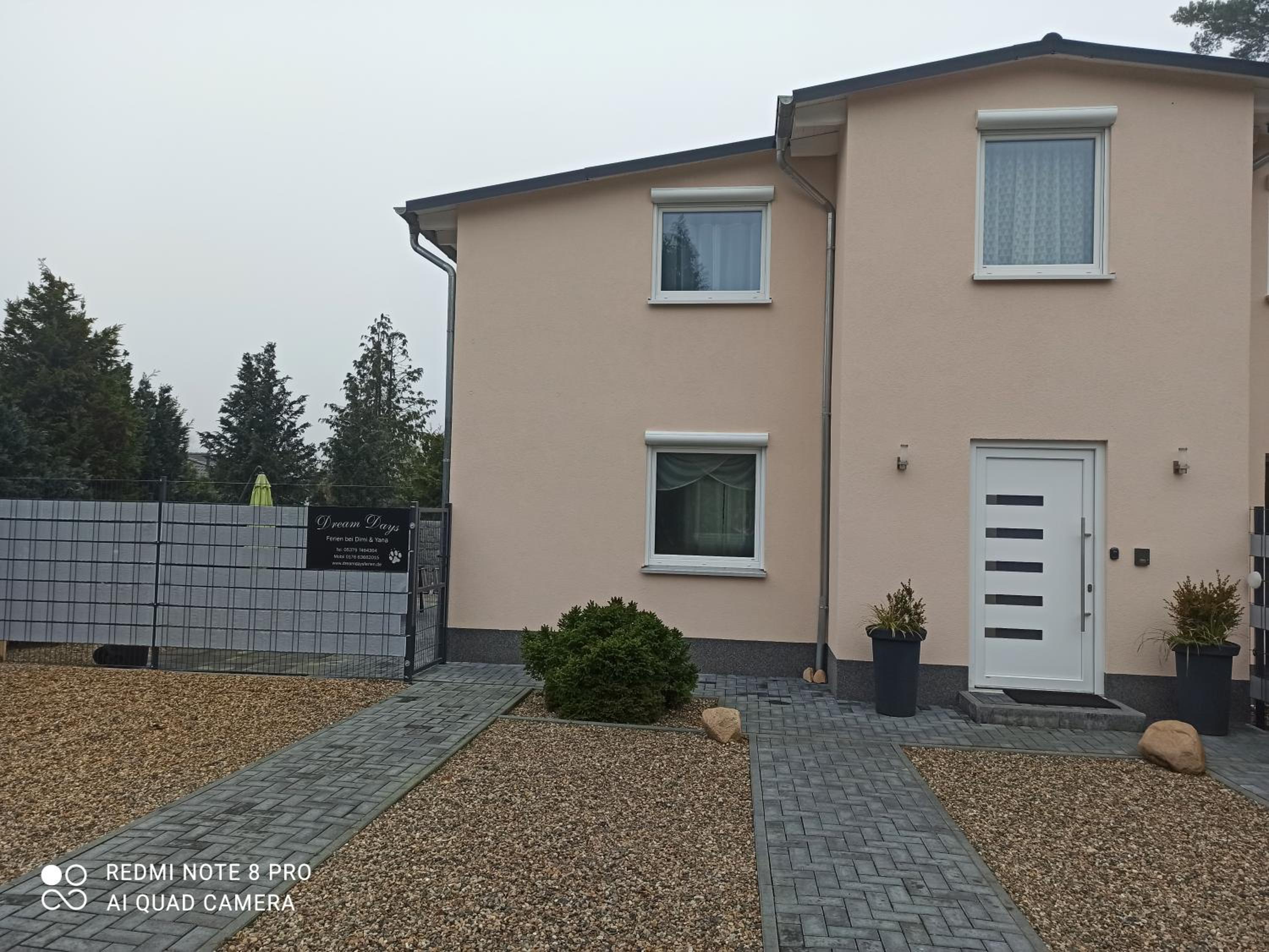 Three-Bedroom House photo 3