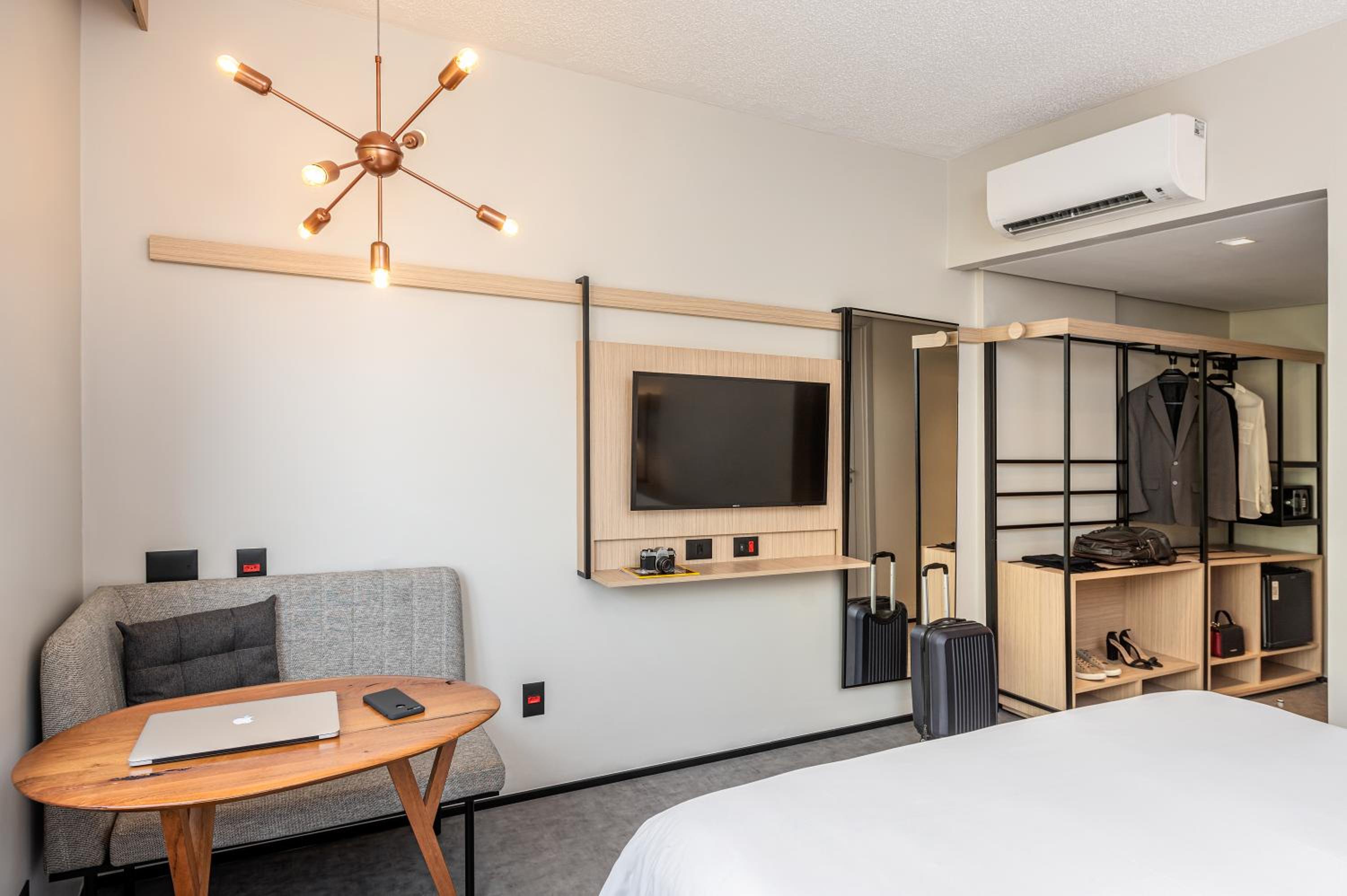 Luxury Double - 1 Queen Bed - Photo 3