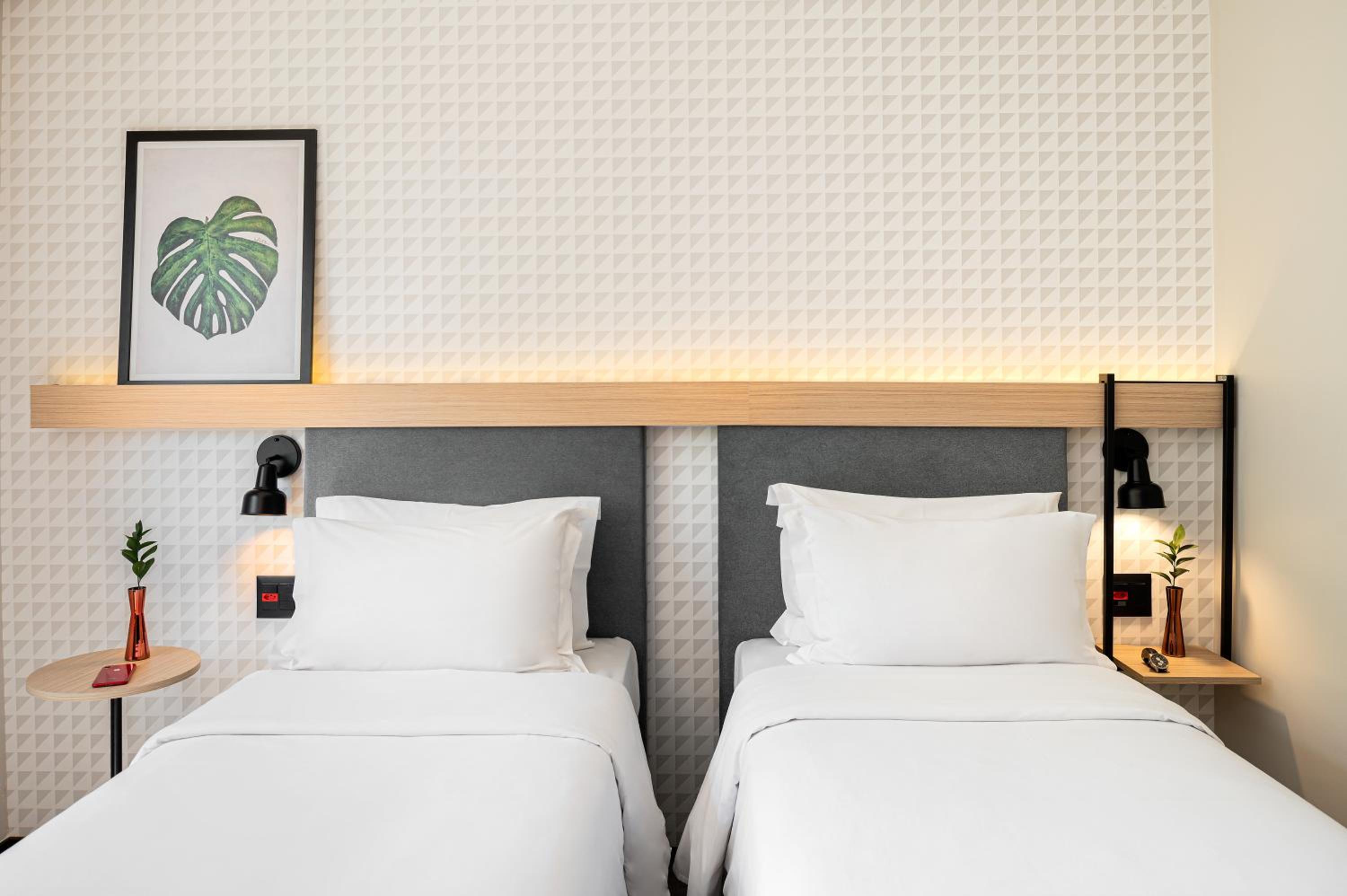 Luxury Twin - 2 Single Beds - Photo 1