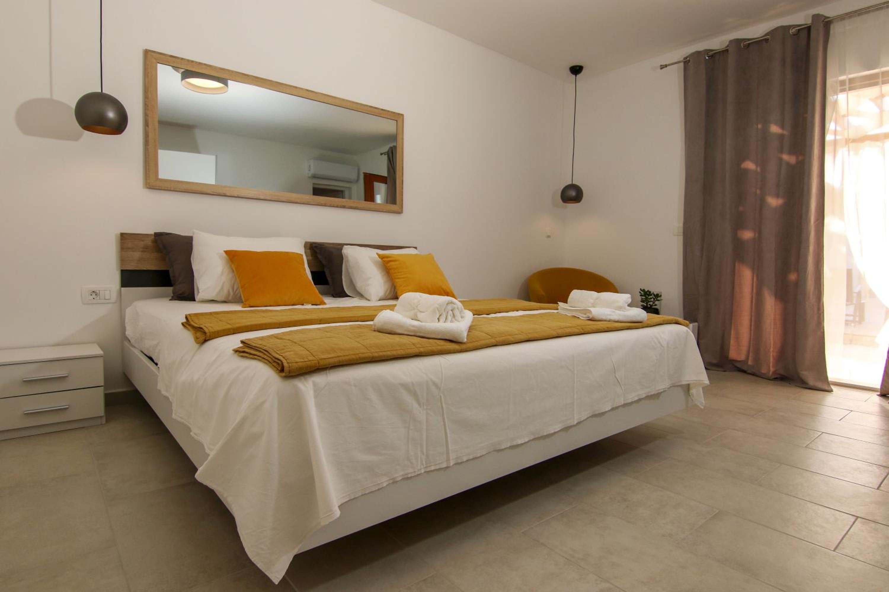 Three Bedroom Villa with Swimming Pool photo 1