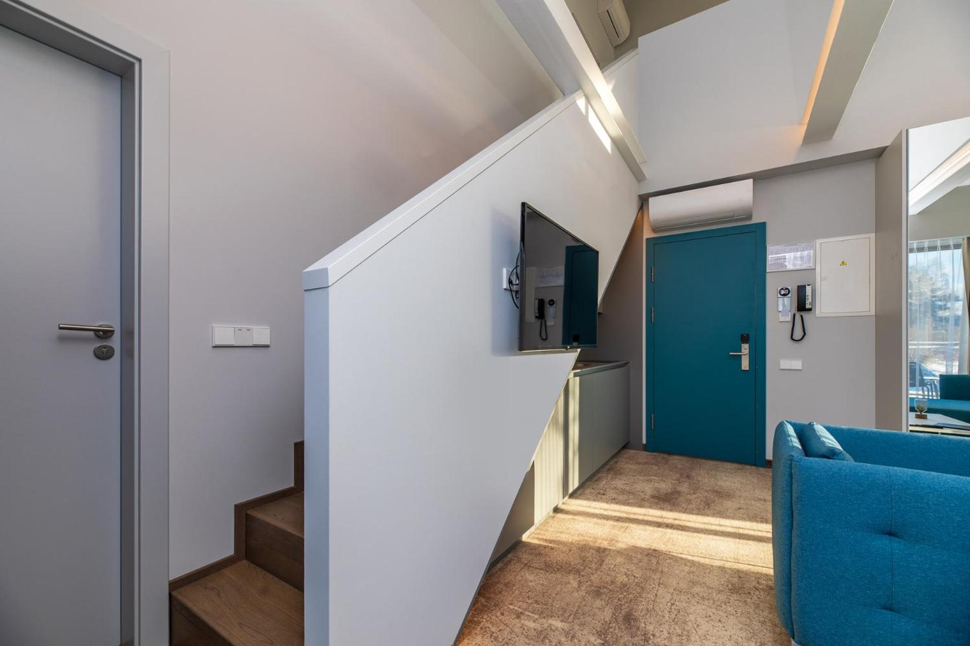 Two-Bedroom Apartment - Lagoon Side - Photo 4