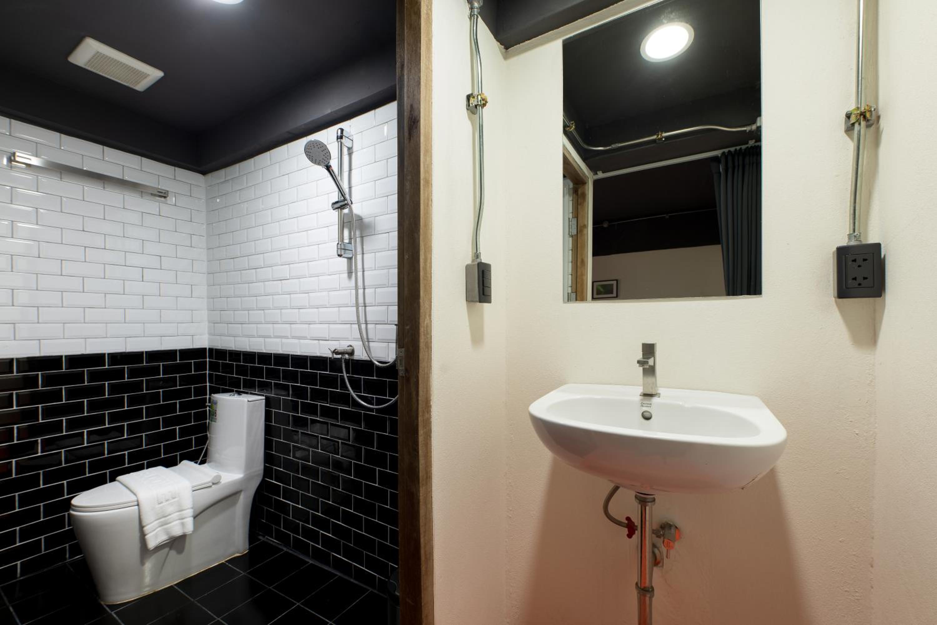 Triple Room with Private Bathroom - Photo 10
