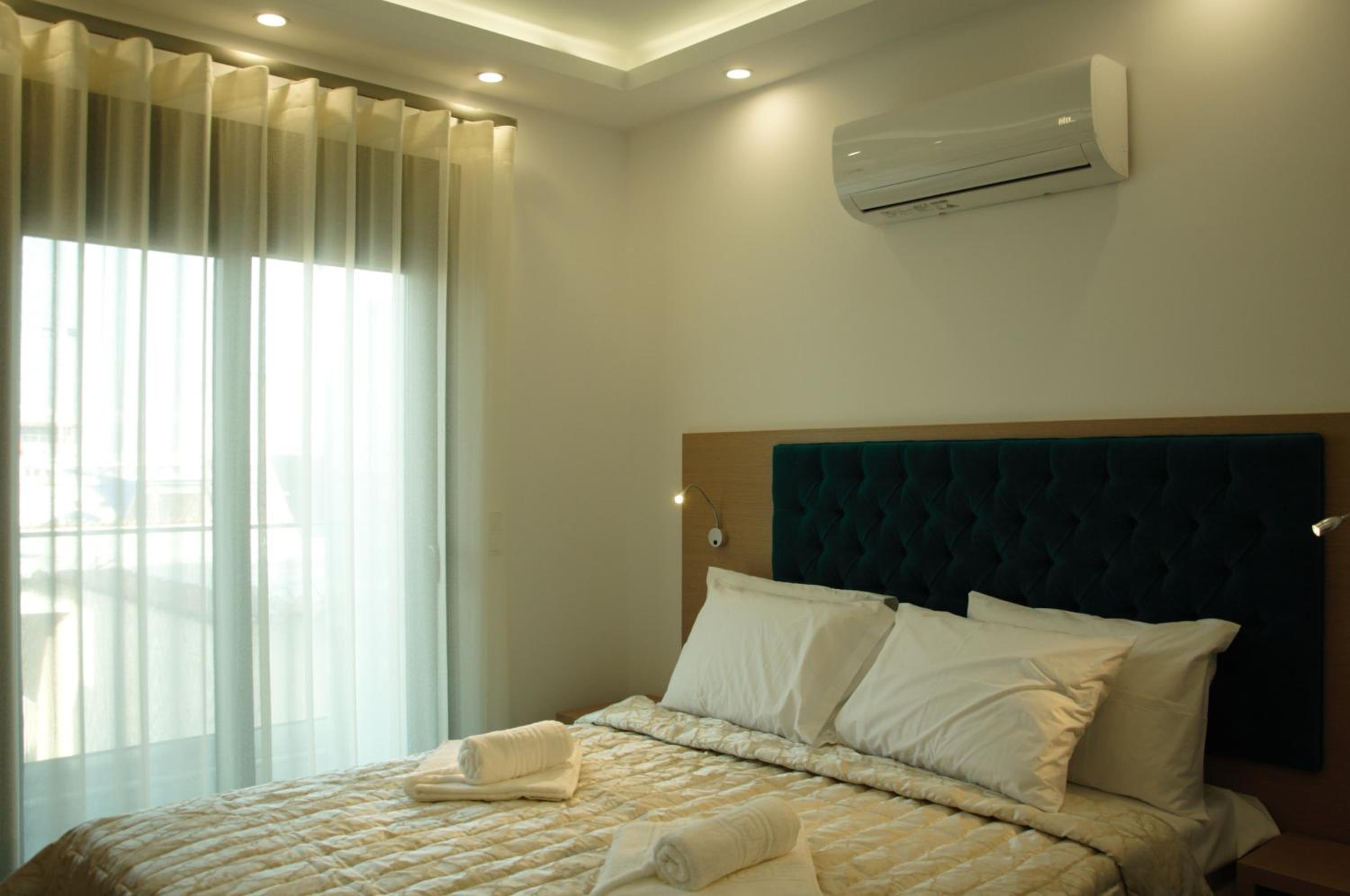 Double Room with Balcony and Sea View - Photo 7