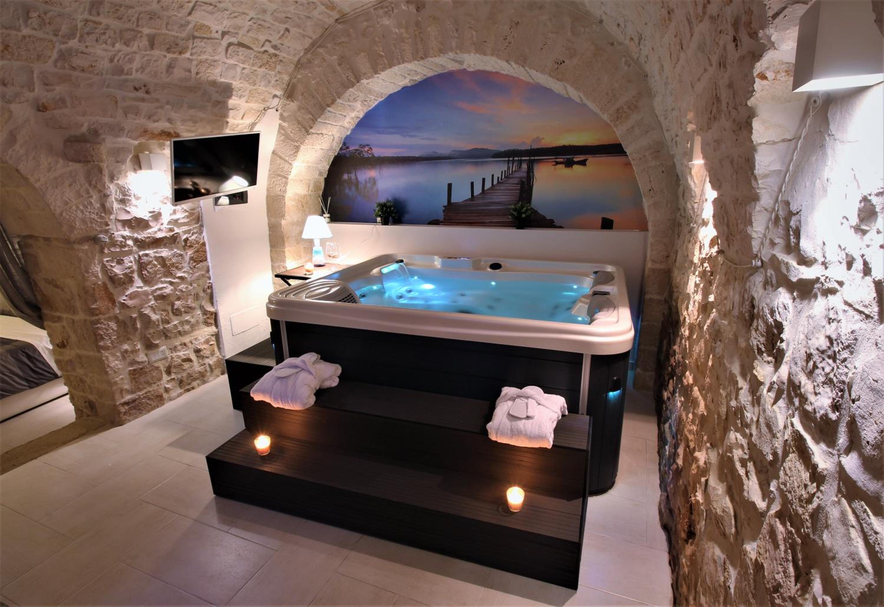 King Suite with Spa Bath photo 2