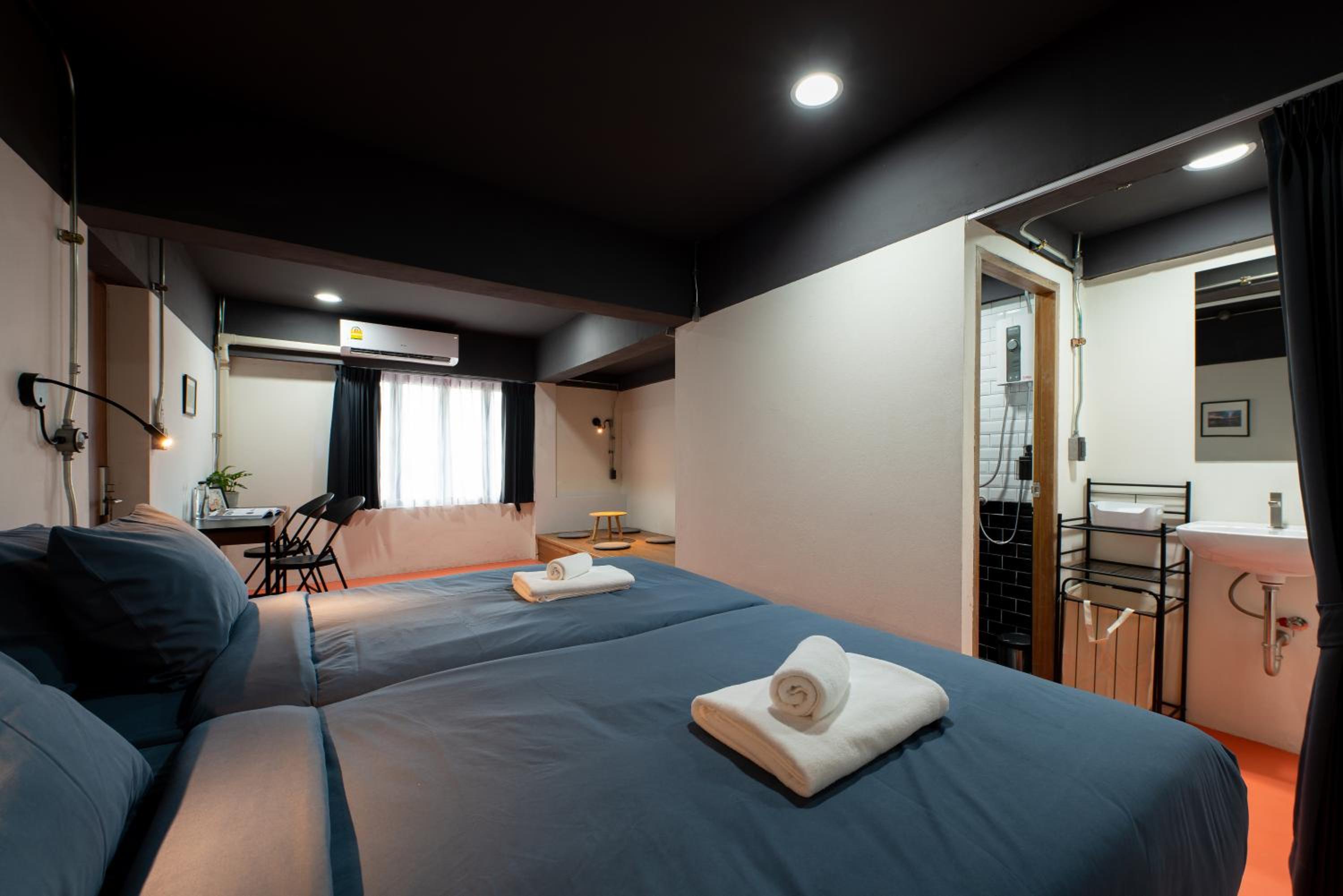 Triple Room with Private Bathroom - Photo 13