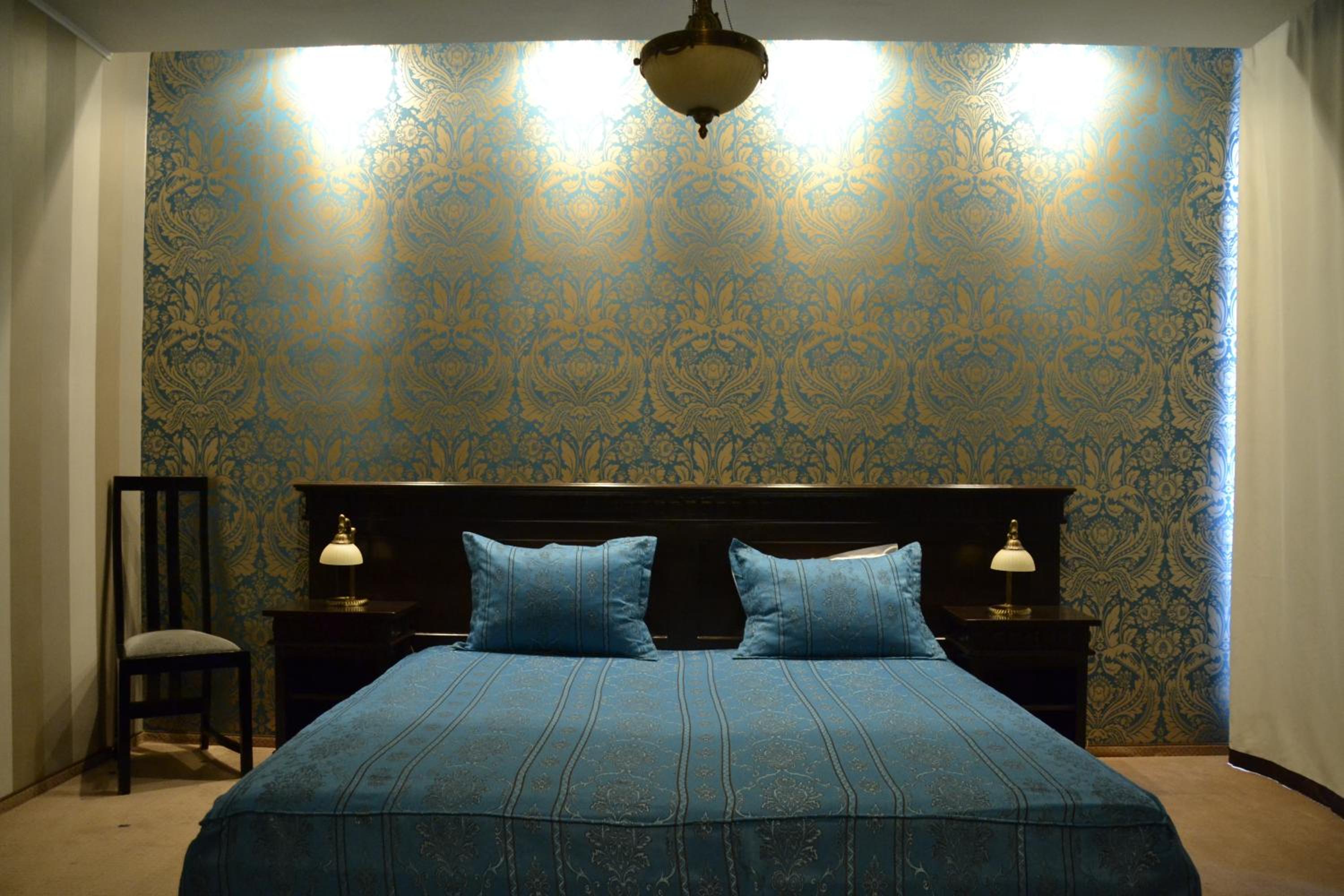 Suite - Photo 1