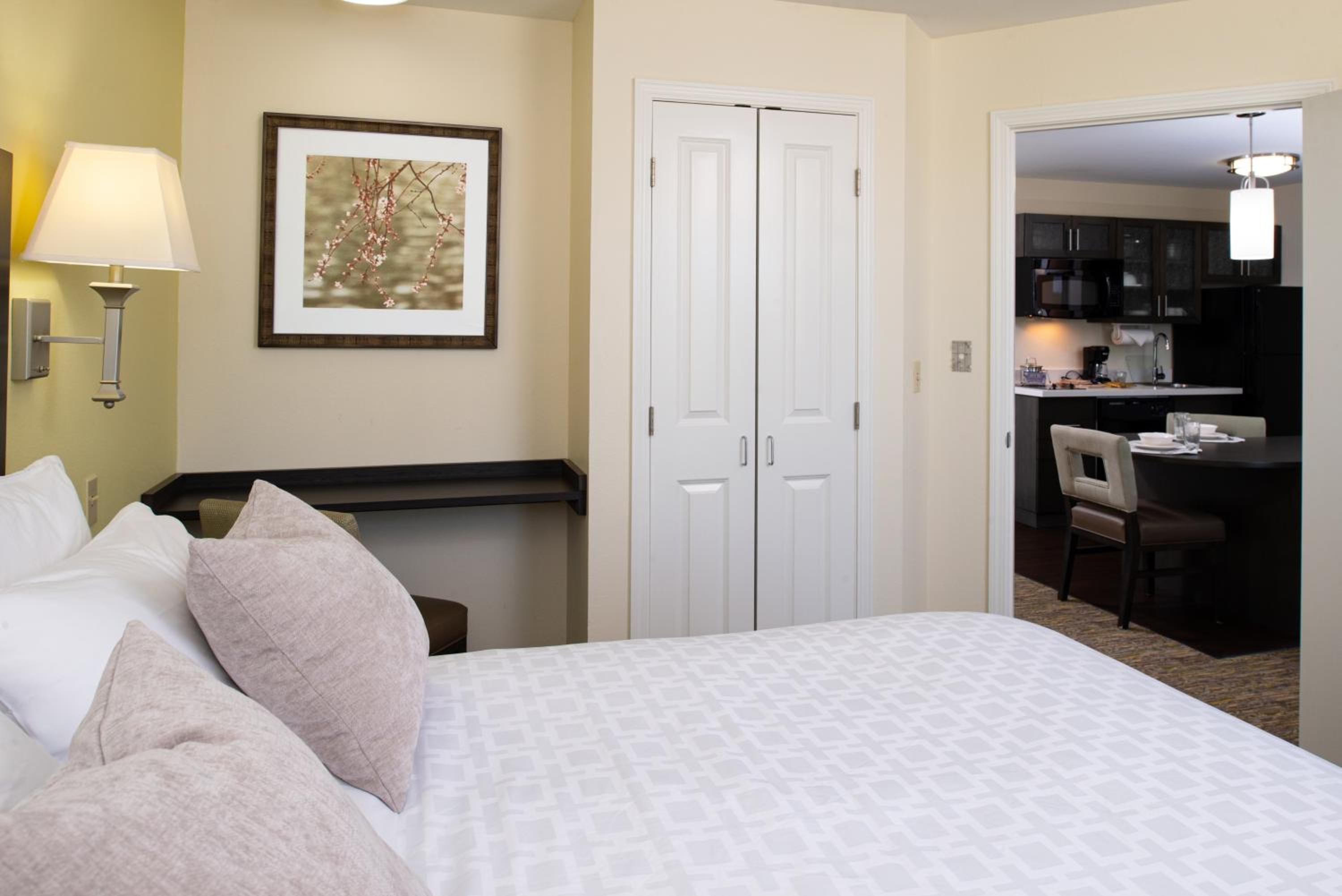 One-Bedroom Suite - Photo 7