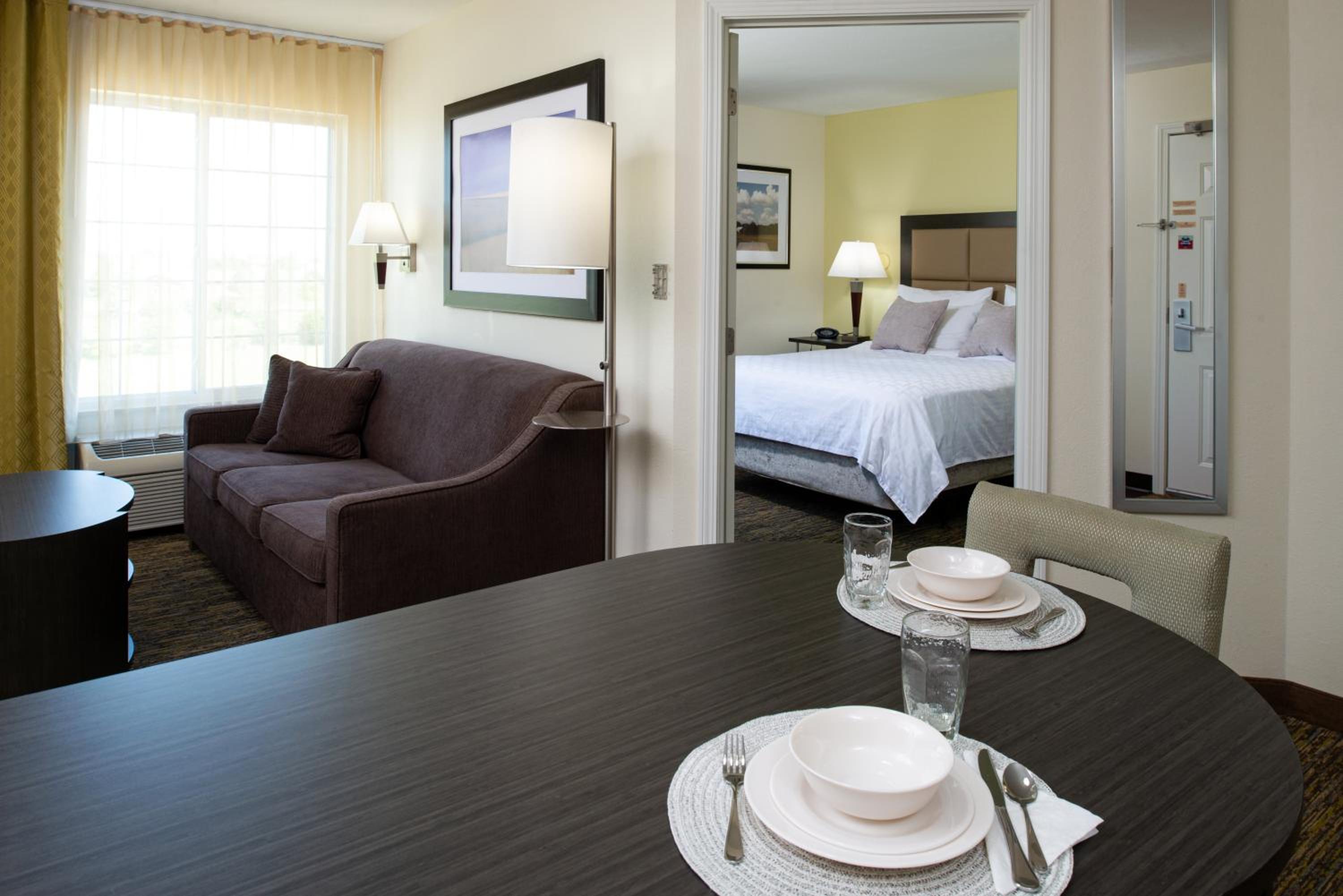 One-Bedroom Suite - Photo 3