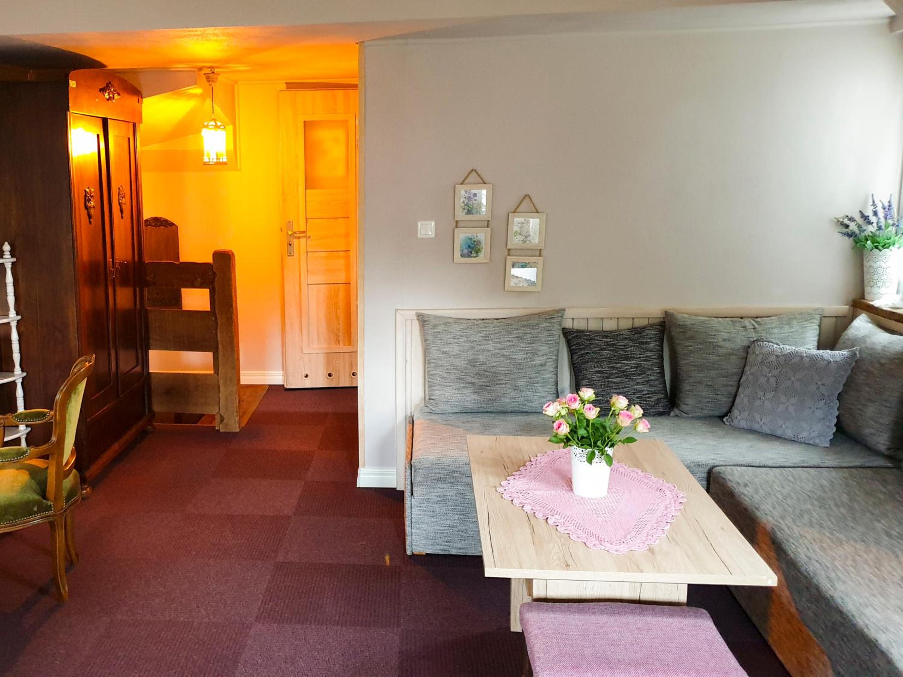 One-Bedroom Apartment - Photo 11