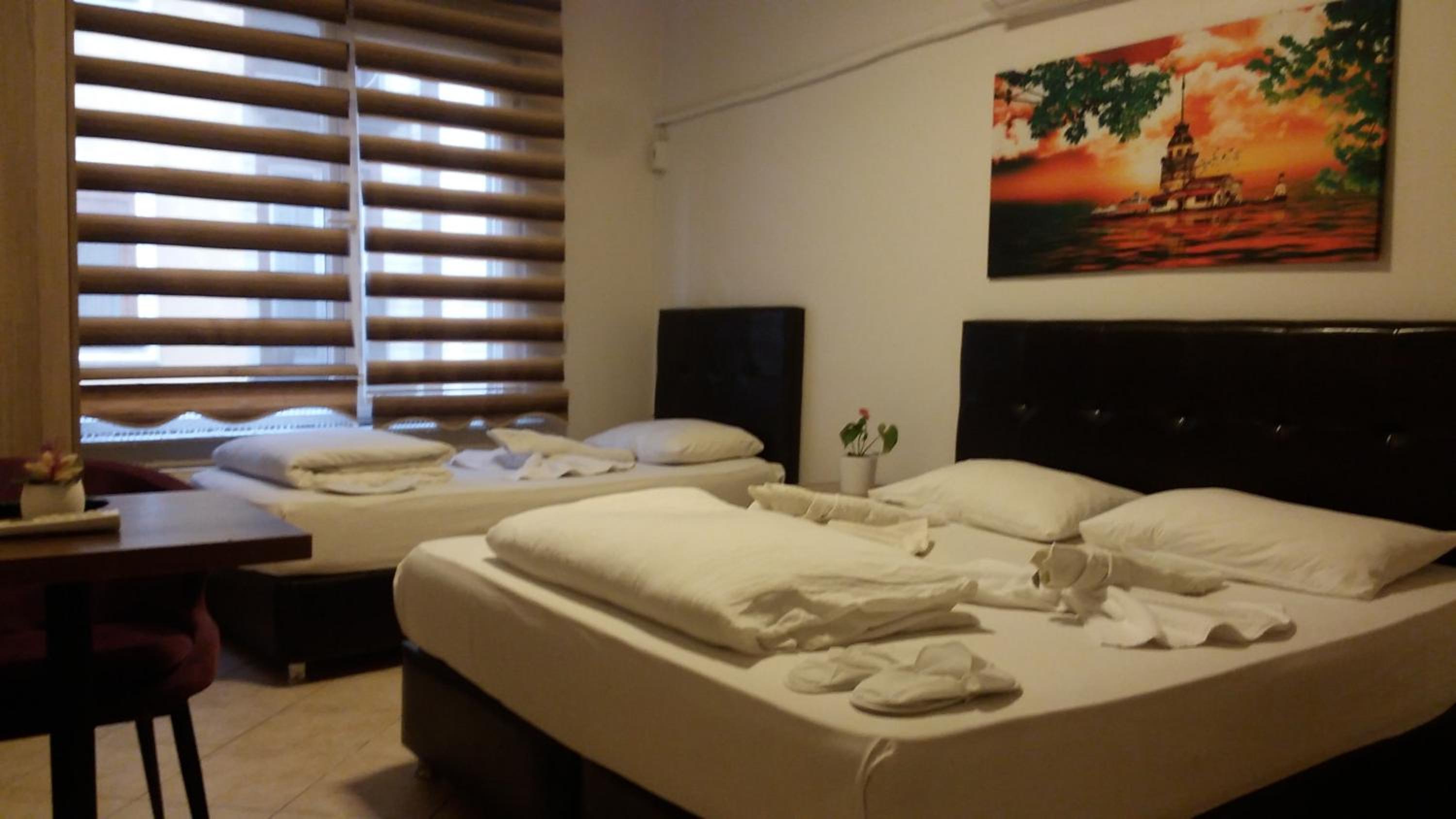Twin Room with Private Bathroom photo 1