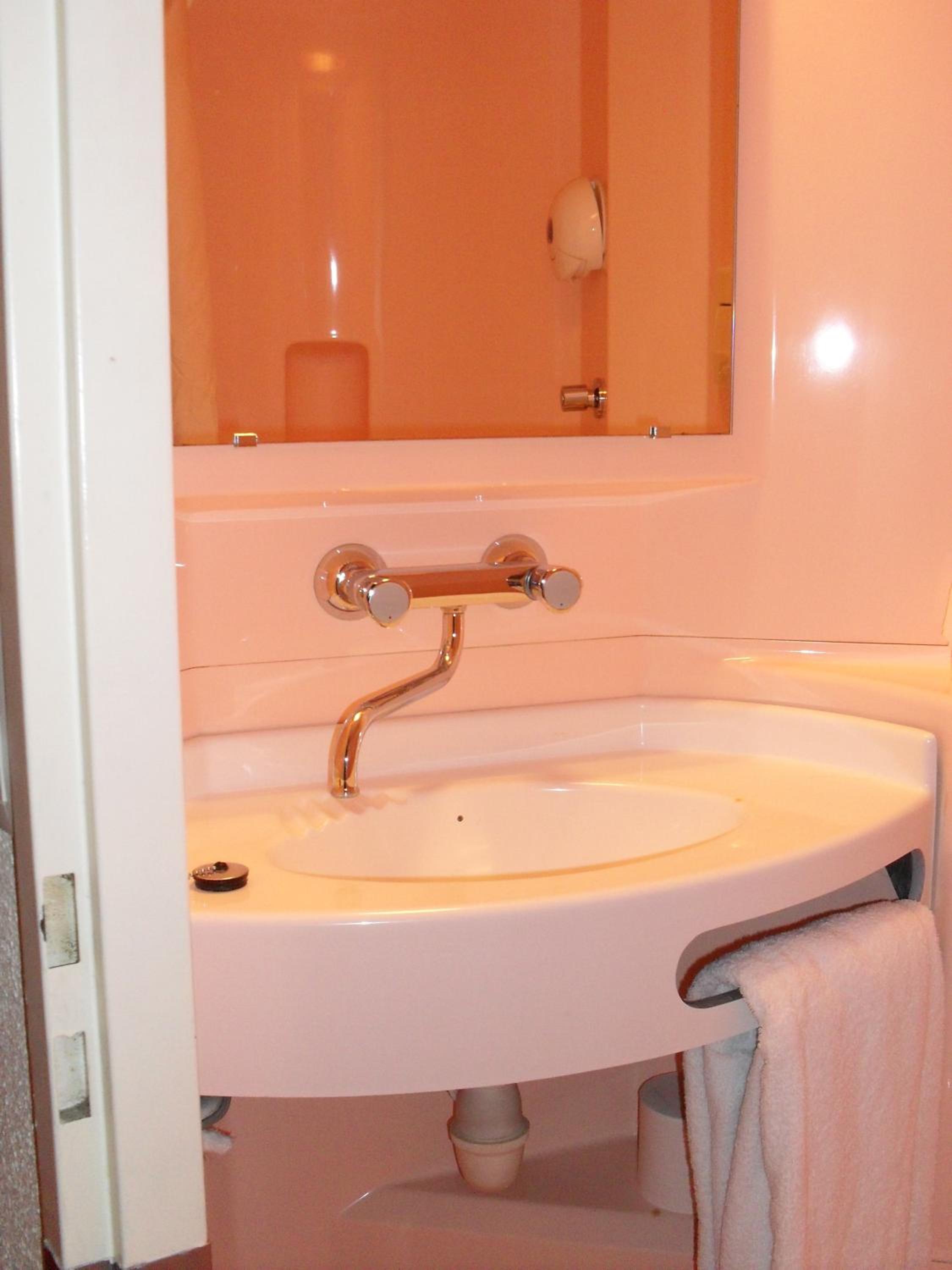 Twin Room - Photo 4