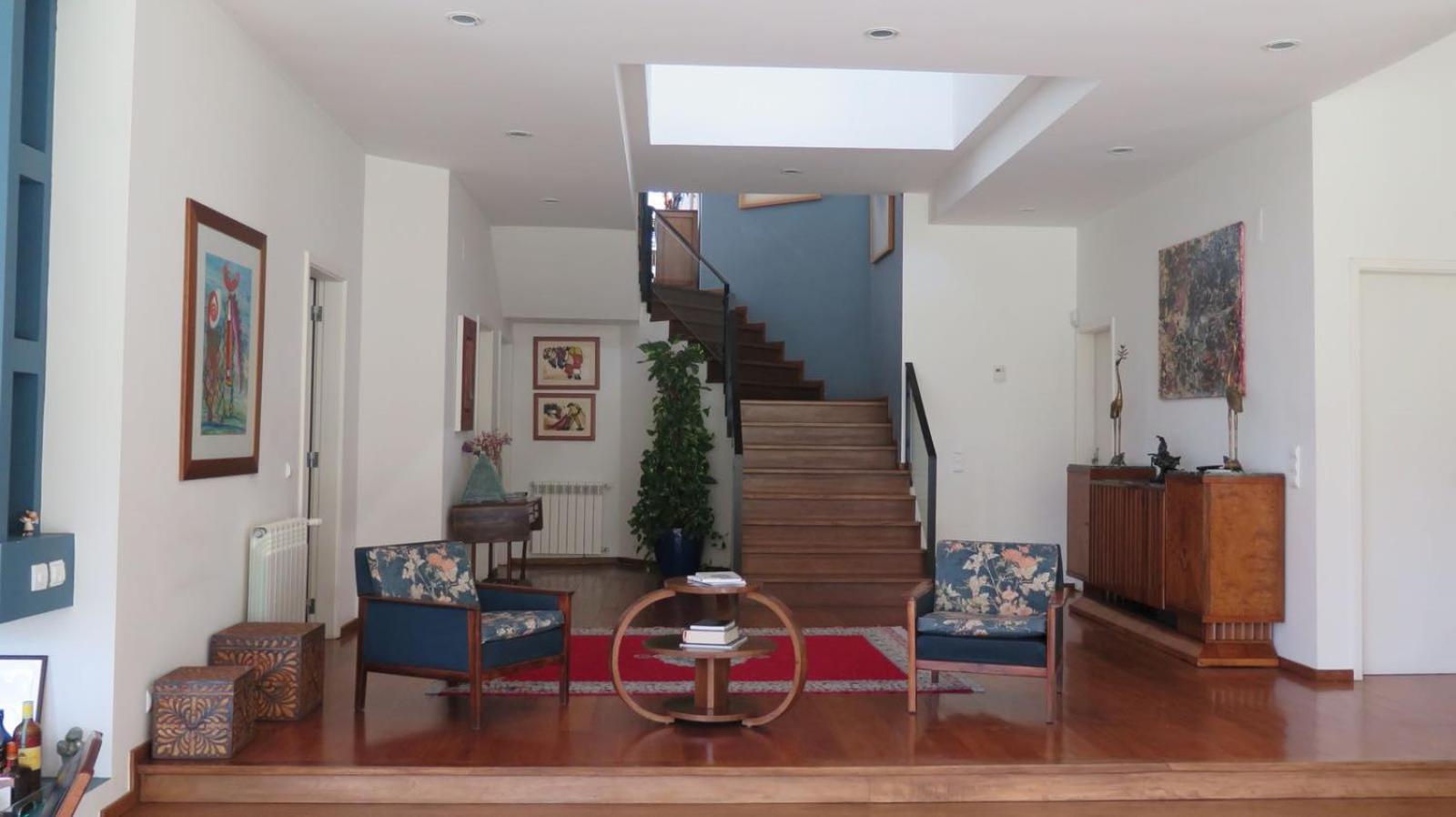 Five-Bedroom House photo 1