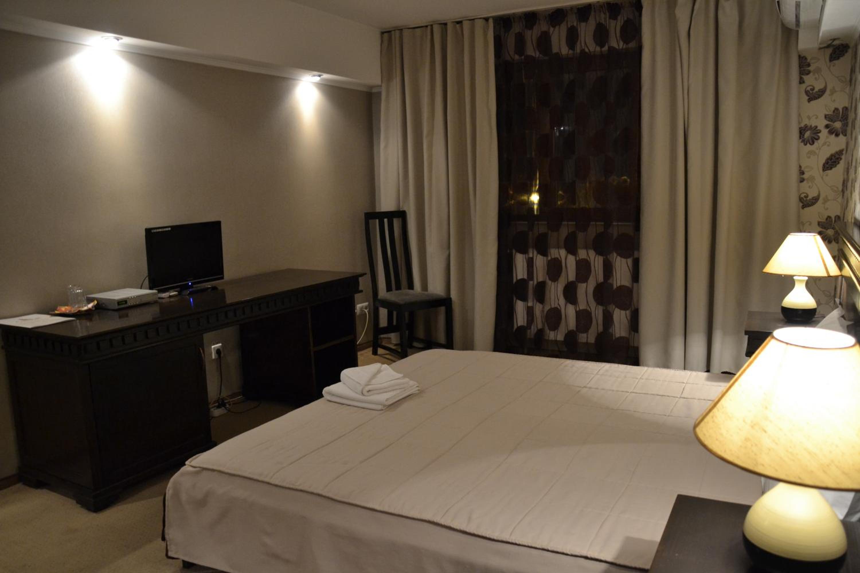 Double or Twin Room - Photo 6