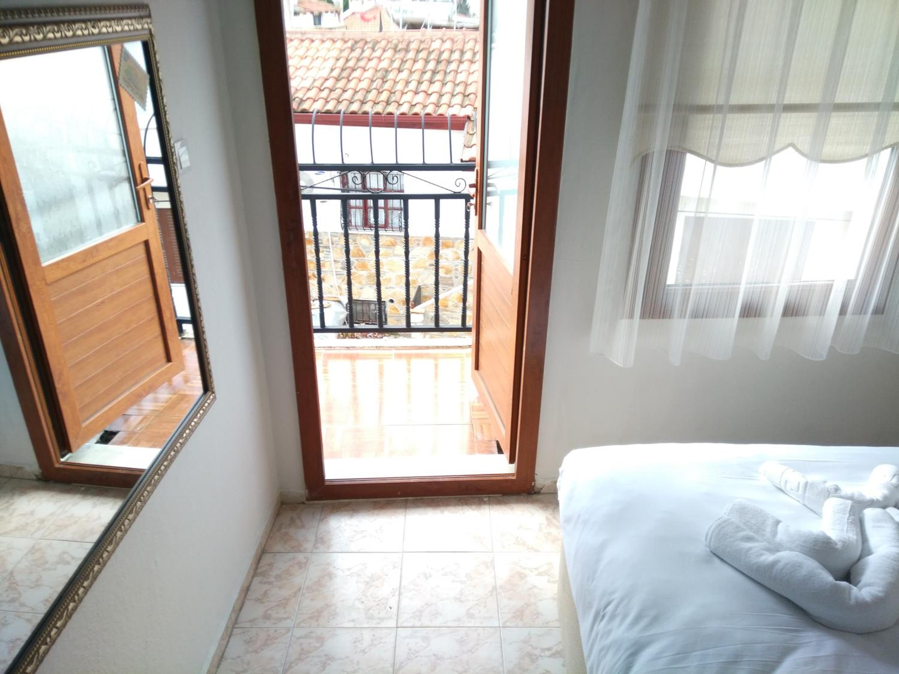 Budget Double Room - Photo 4