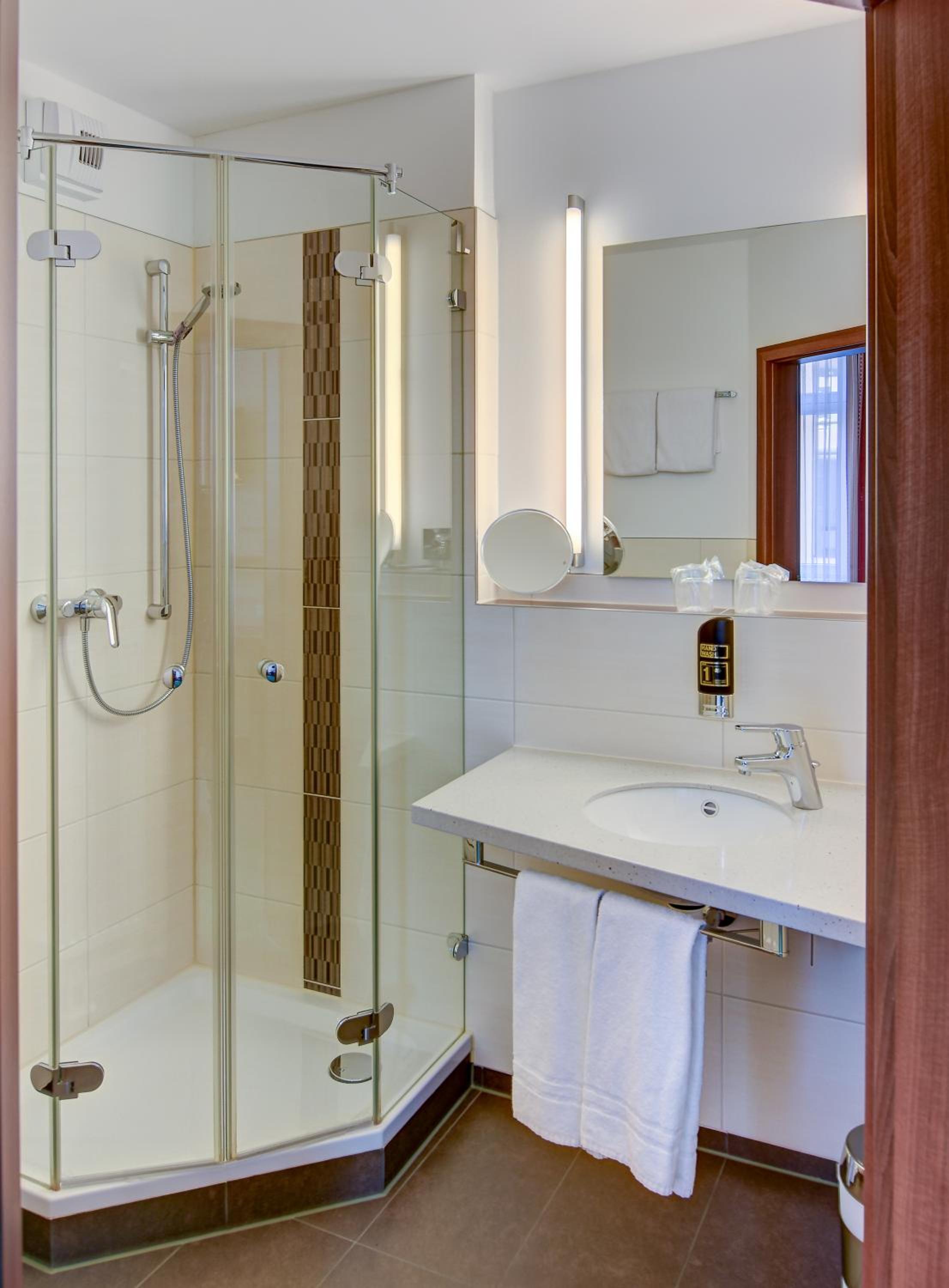 Standard Double Room - Photo 8